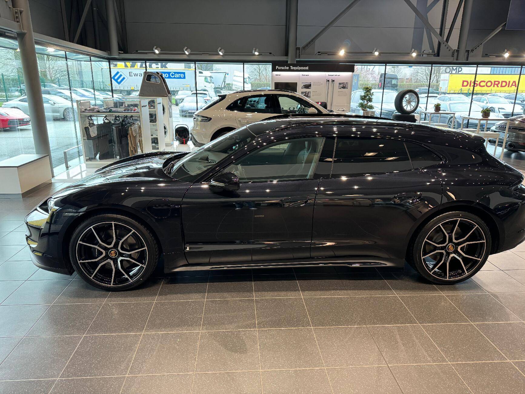Porsche Taycan Hi from Belgium :) tempImagegRooXB