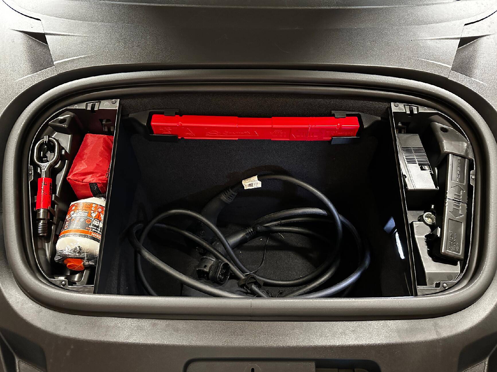 Porsche Taycan [ANSWERED] Contents of Frunk IMG_1725