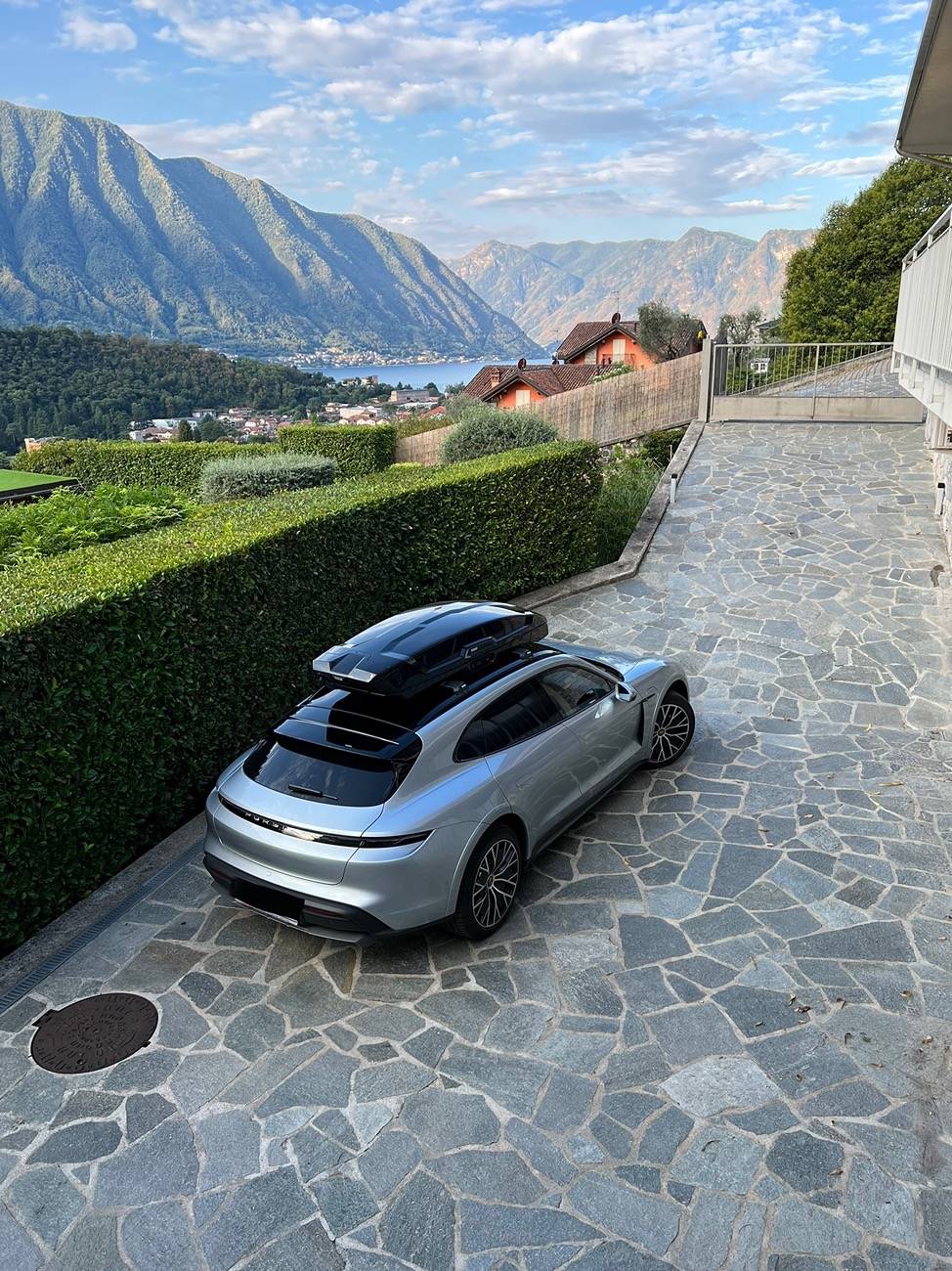 Porsche Taycan Thule bars compatibility with Cross Turismo IMG_2212