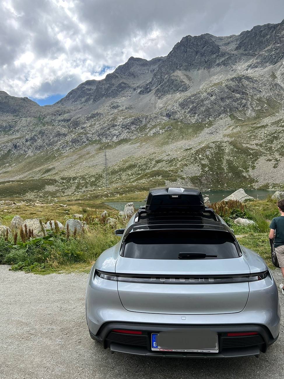 Porsche Taycan Thule bars compatibility with Cross Turismo IMG_2064