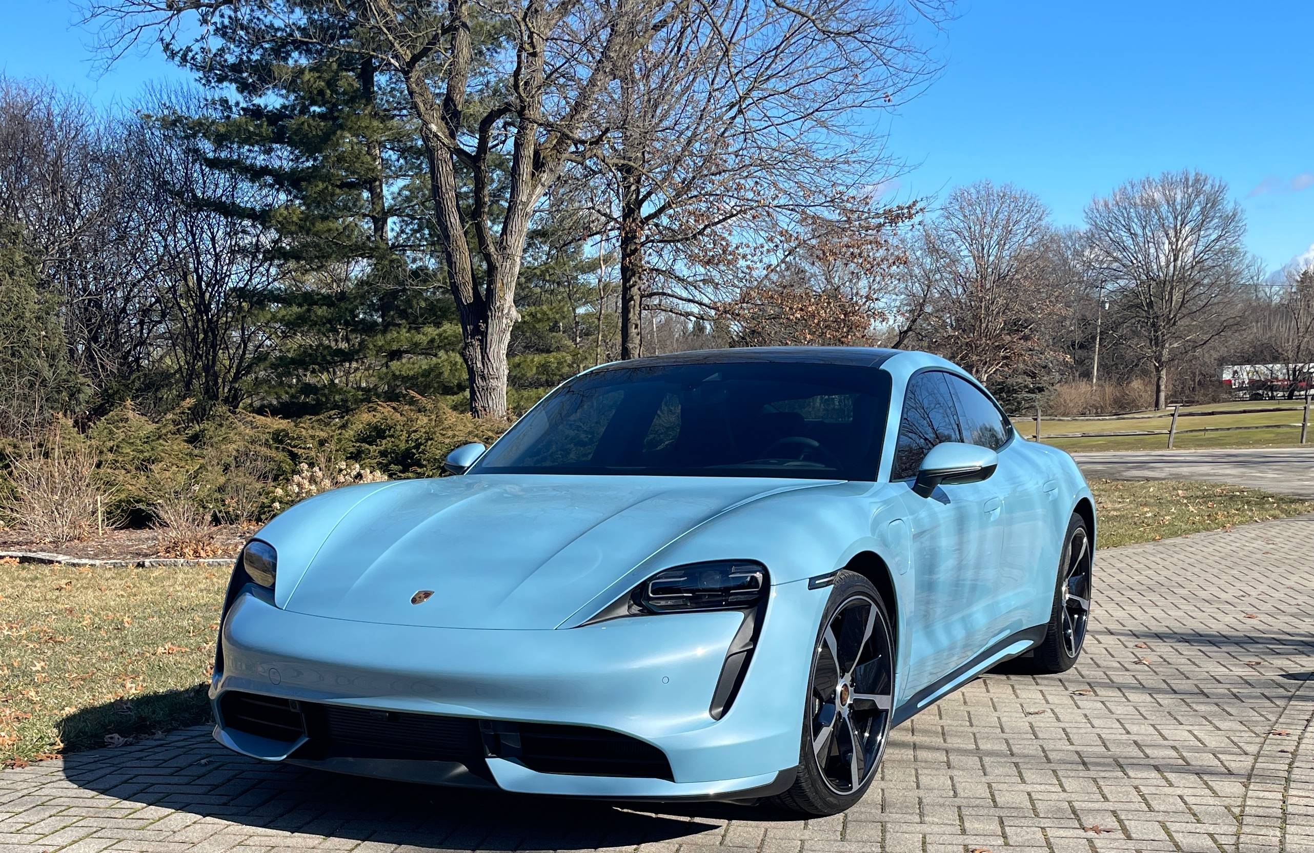 Porsche Taycan FROZEN BLUE Taycan Club taycan_spoils2