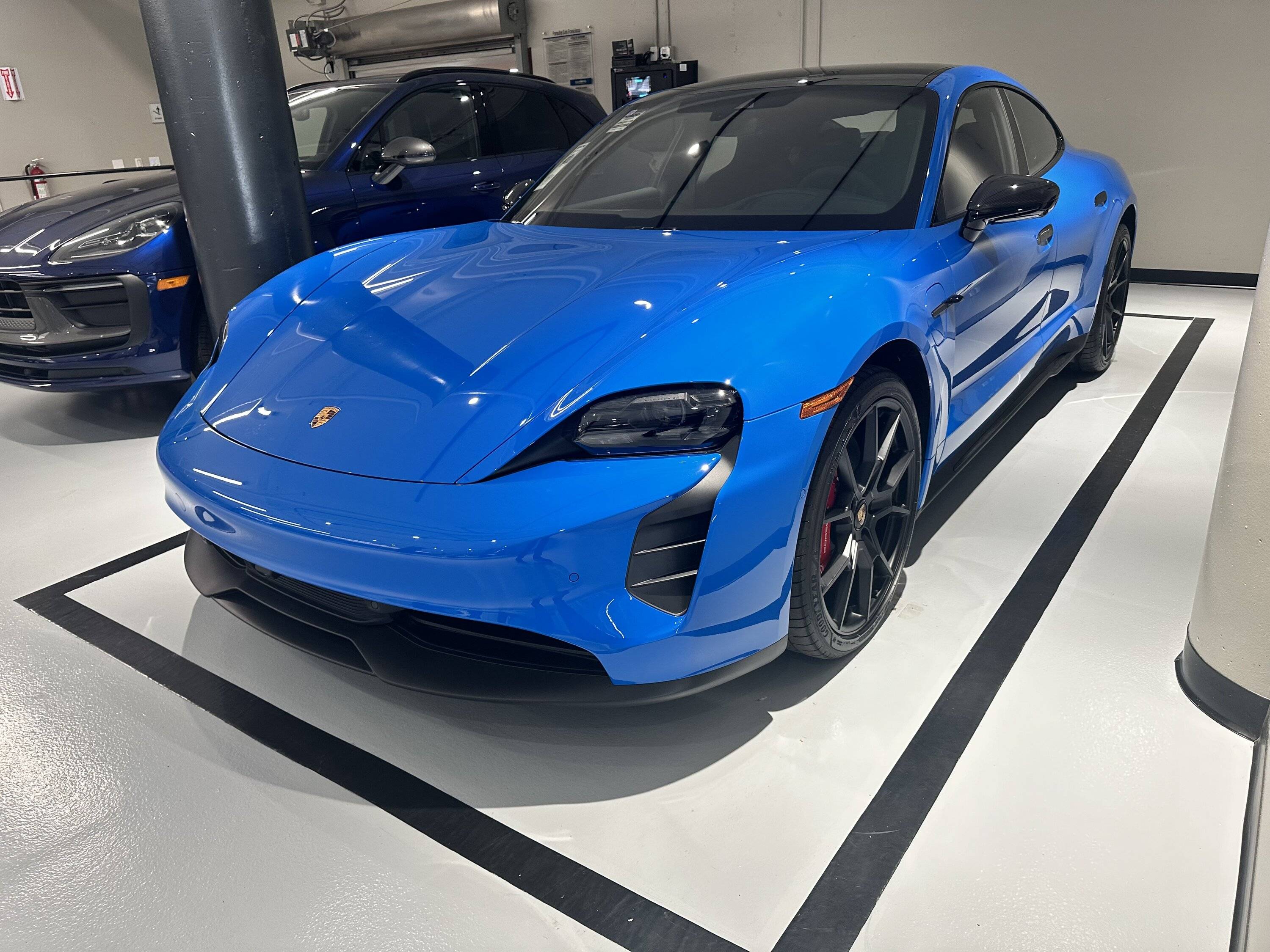 Porsche Taycan 🎨 PTS: PAINT TO SAMPLE Taycan Club & Photos Thread IMG_2275