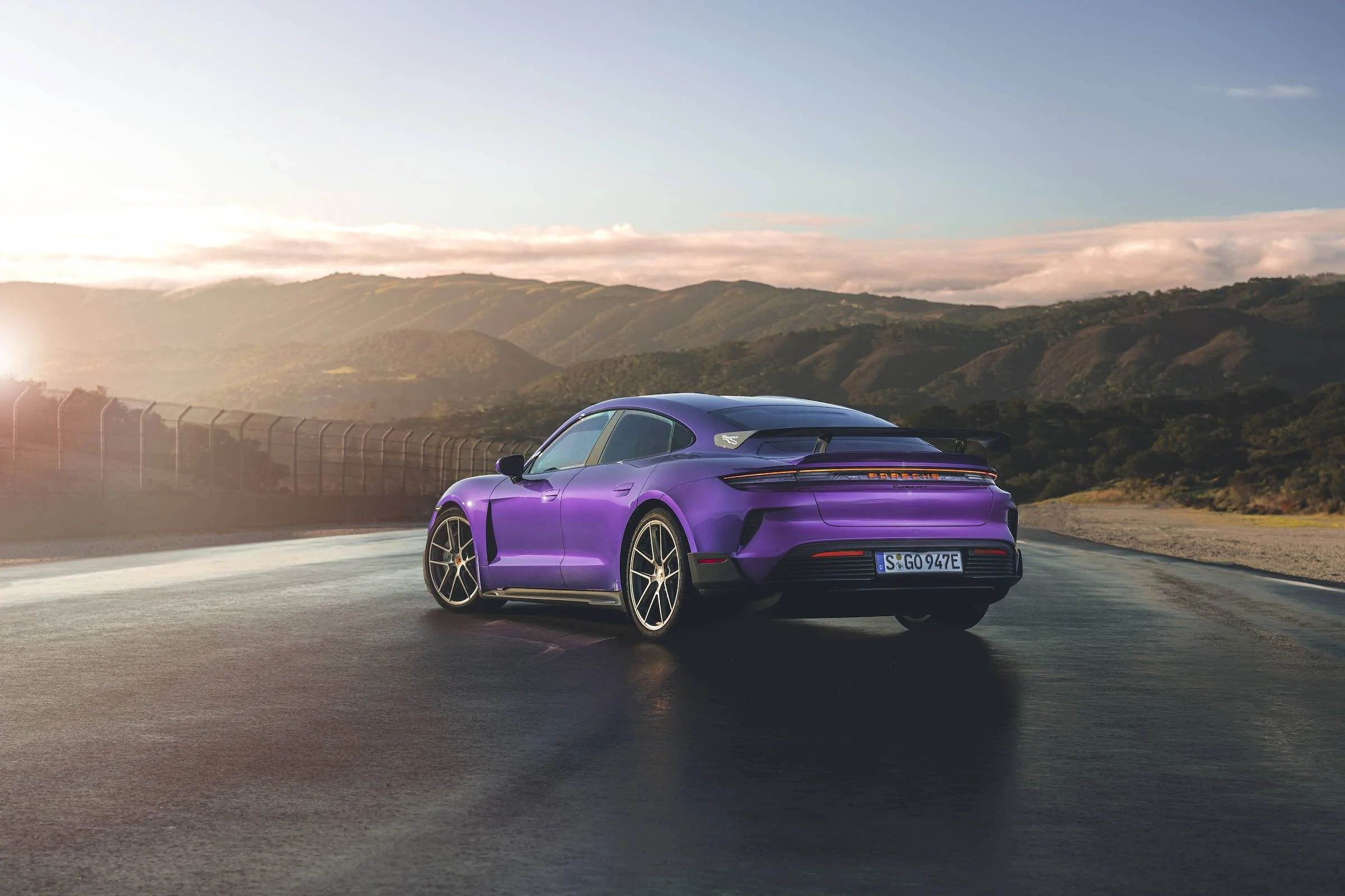 Porsche Taycan World Premiere: 2025 Taycan Turbo GT and Taycan Turbo GT with Weissach Package S24_0339_fin