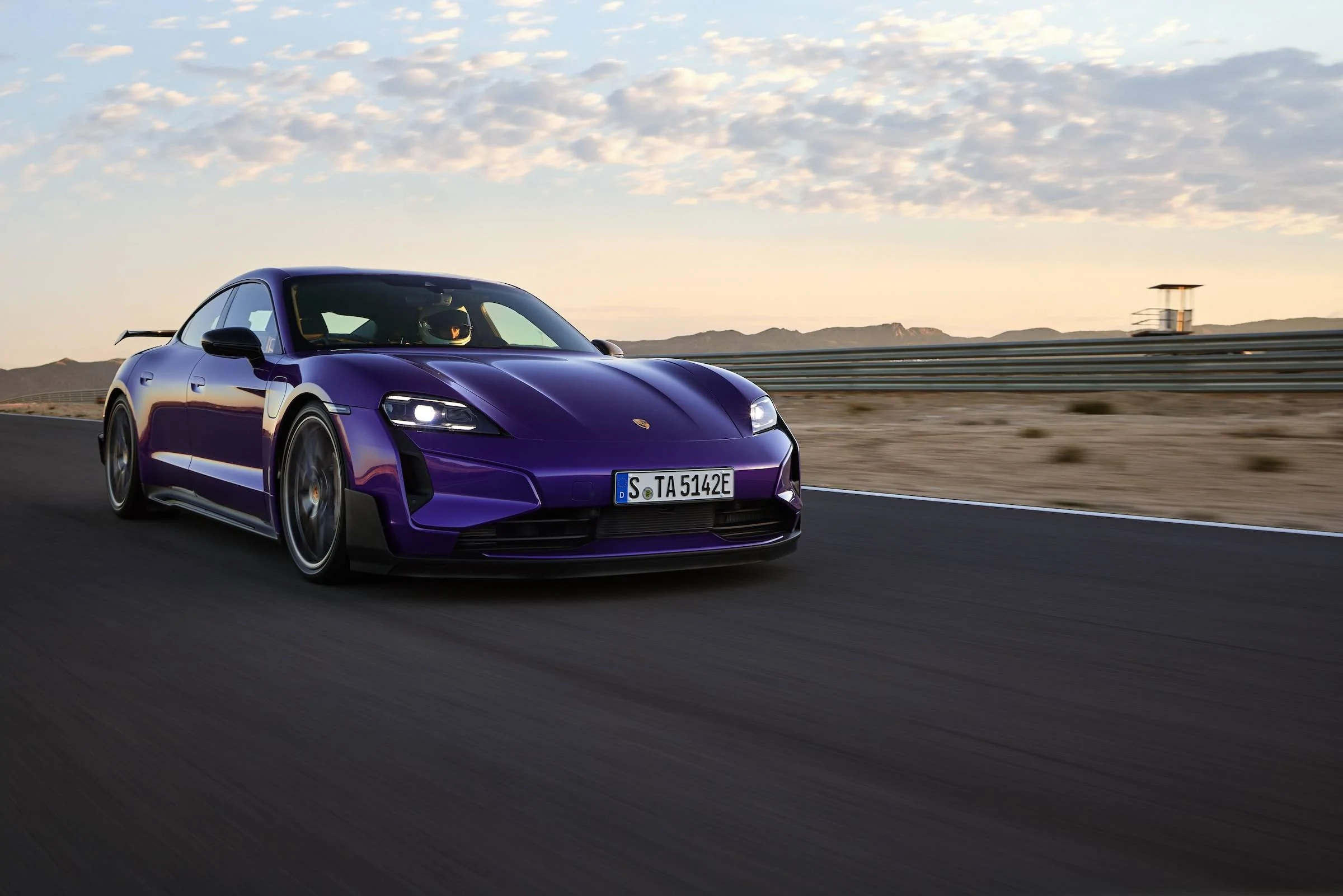 Porsche Taycan World Premiere: 2025 Taycan Turbo GT and Taycan Turbo GT with Weissach Package S24_0348_fin