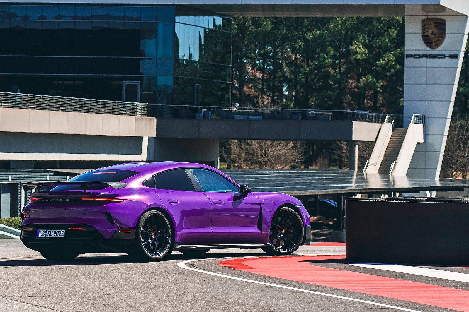 Porsche Taycan World Premiere: 2025 Taycan Turbo GT and Taycan Turbo GT with Weissach Package 1236973