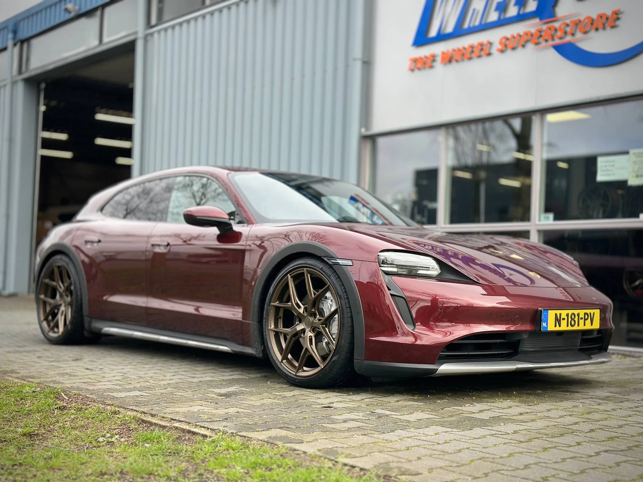 Porsche Taycan Cross Turismo Lowered + Spacers IMG_6130