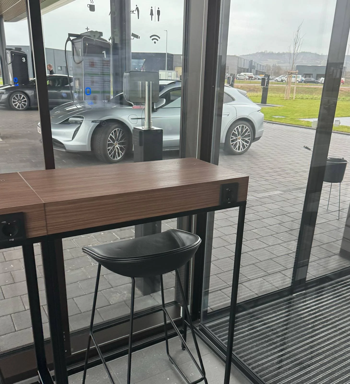 Porsche Taycan Porsche Charging Lounge experience IMG_0513