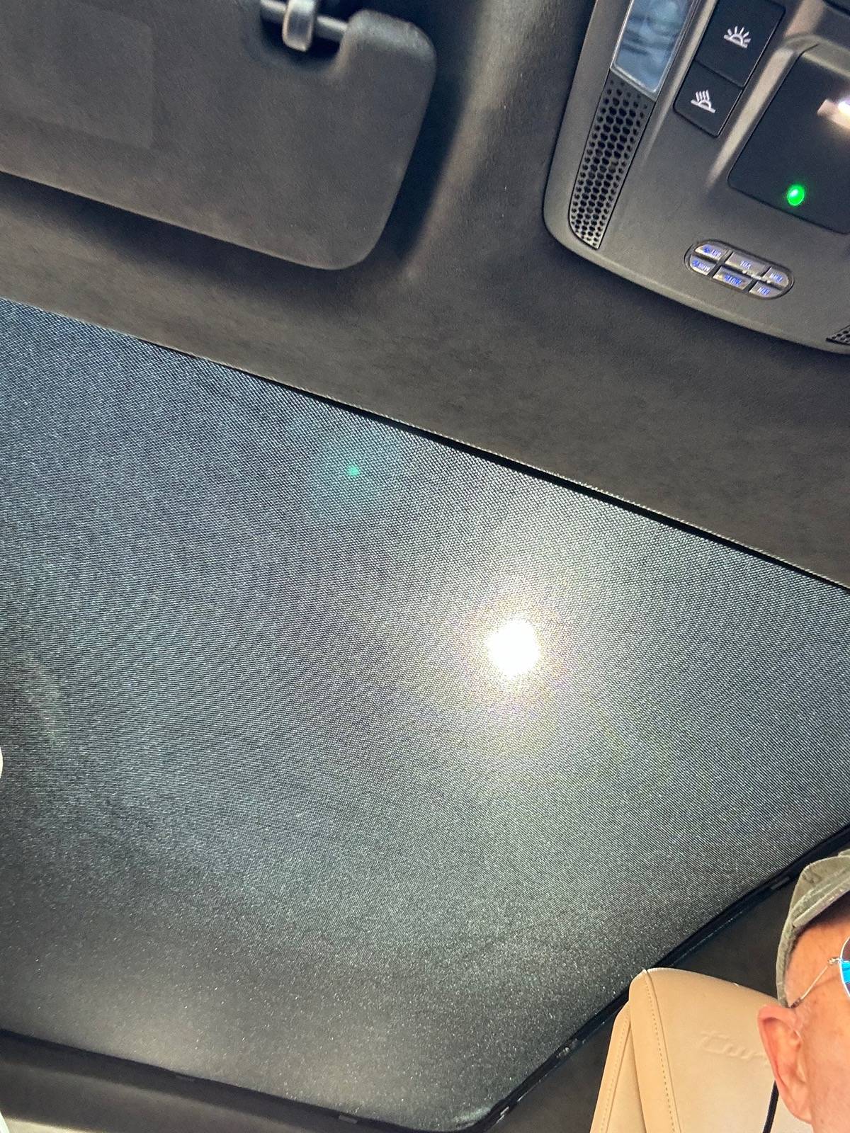 Porsche Taycan Panoramic Roof With Variable Light Control IMG_4044