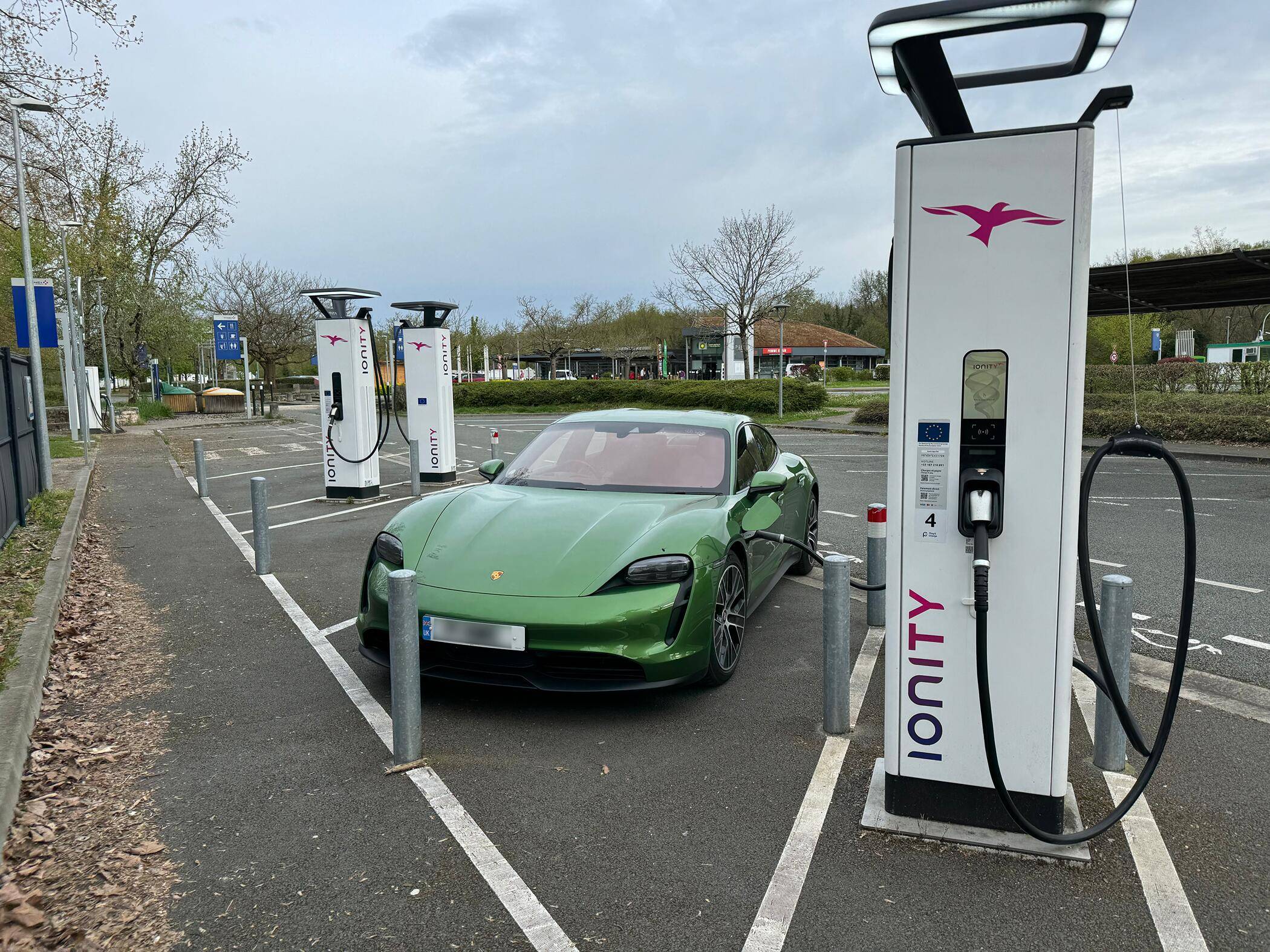 Porsche Taycan Public charging in france IMG_4707