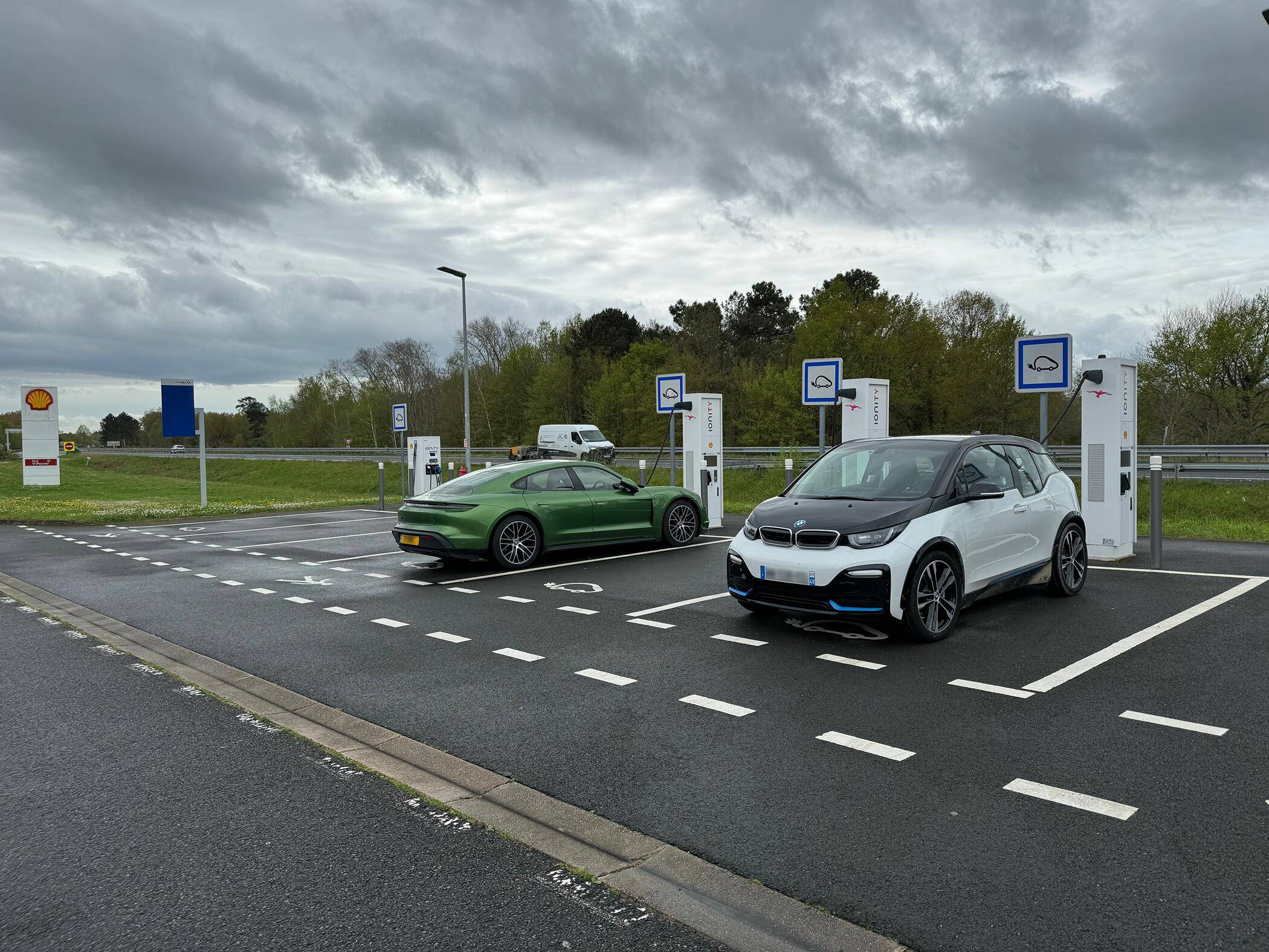 Porsche Taycan Public charging in france IMG_4710