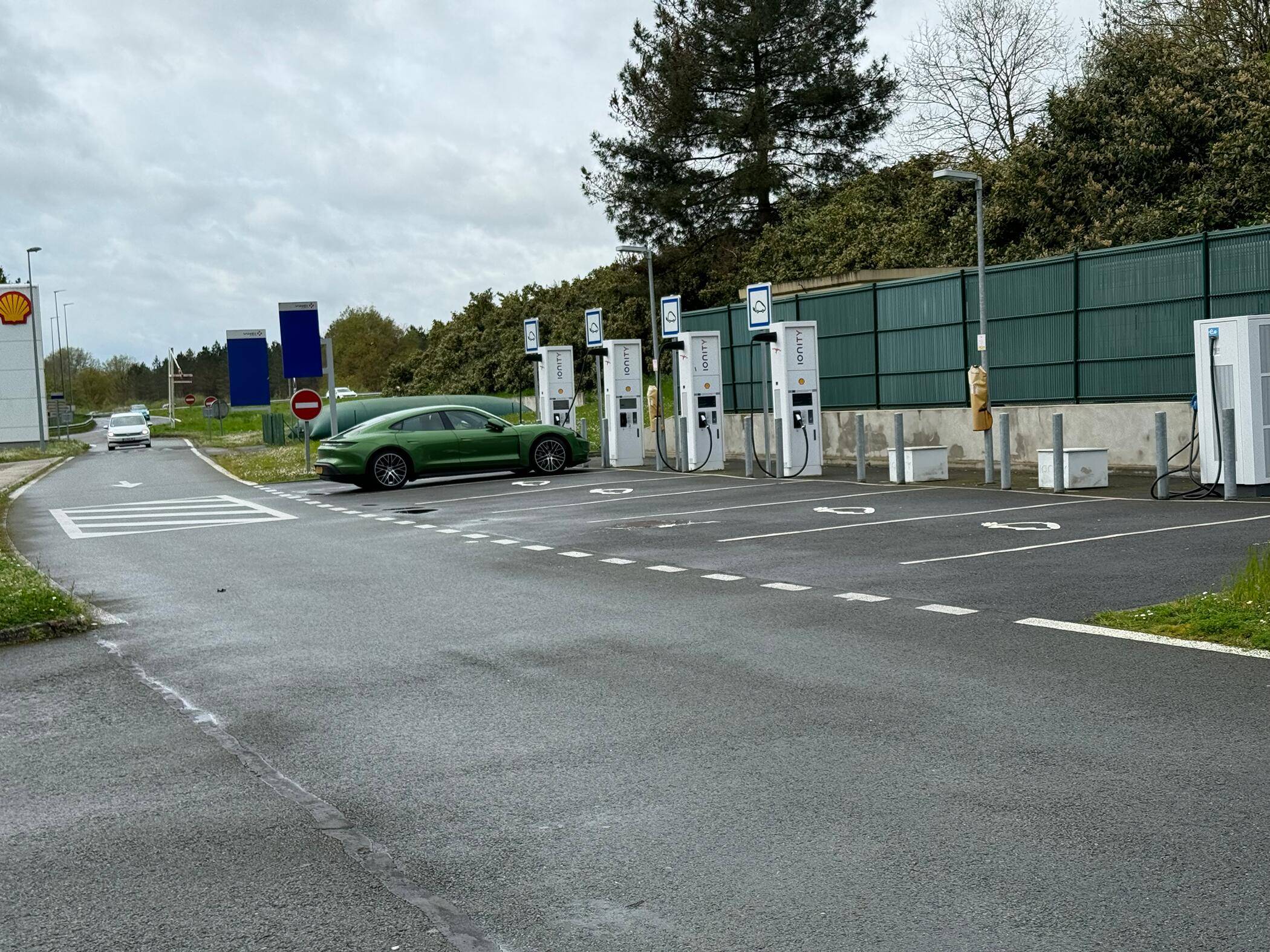 Porsche Taycan Public charging in france IMG_4713