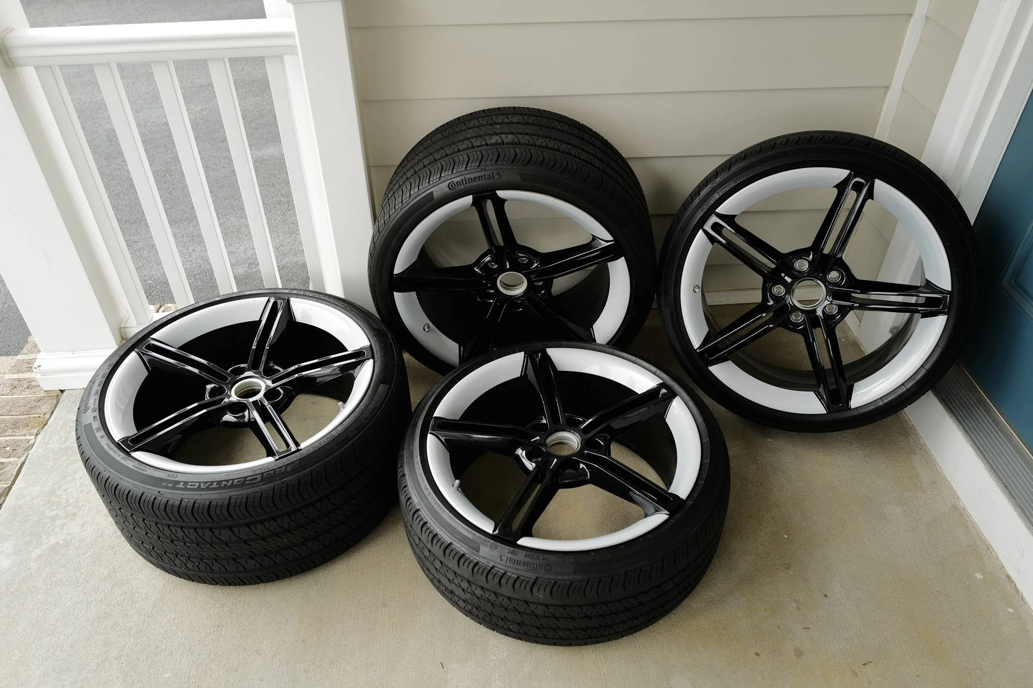 Porsche Taycan WTB 21" Mission E wheels +/- tires DO01011075
