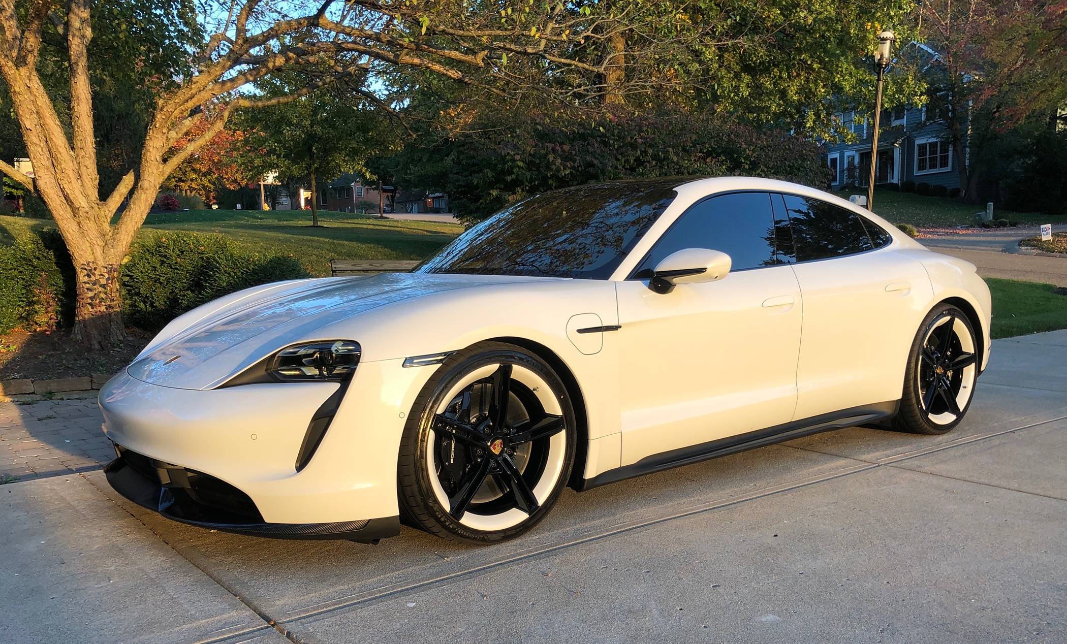 Porsche Taycan Soooo… why no green brake caliper option? IMG_2217
