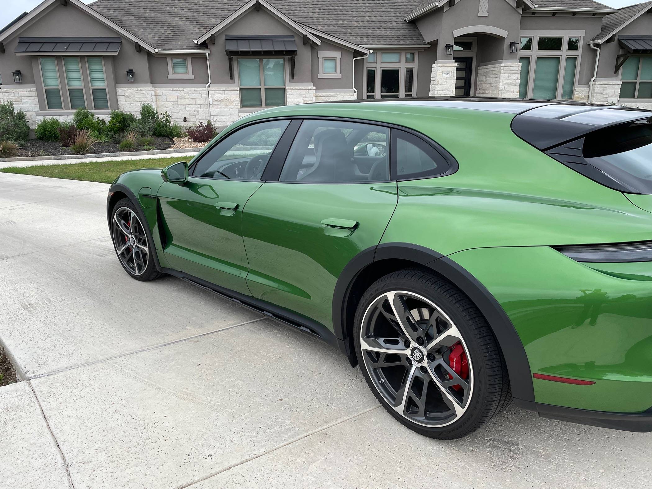 Porsche Taycan MAMBA GREEN Taycan Club C318334E-EC76-4ED2-B6C7-1DC4C8D736E1