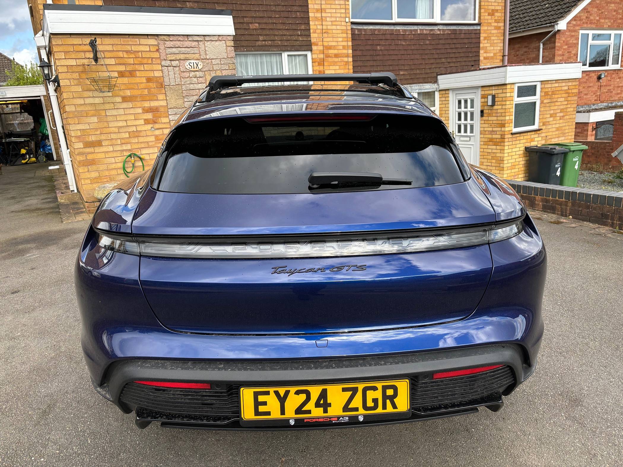 Porsche Taycan Thule Edge Wingbar or Porsche roofbars for CT4? IMG_0132