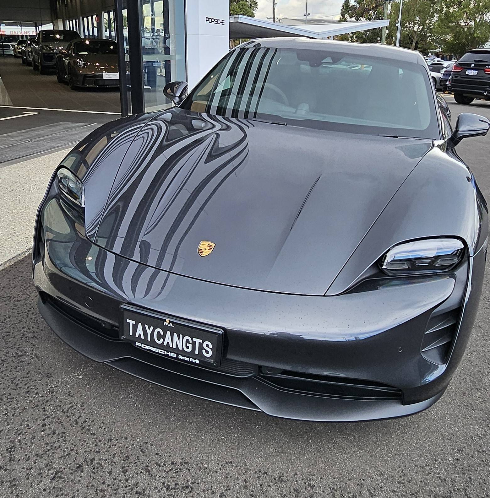 Porsche Taycan VOLCANO GREY Taycan Club 20240412_134030