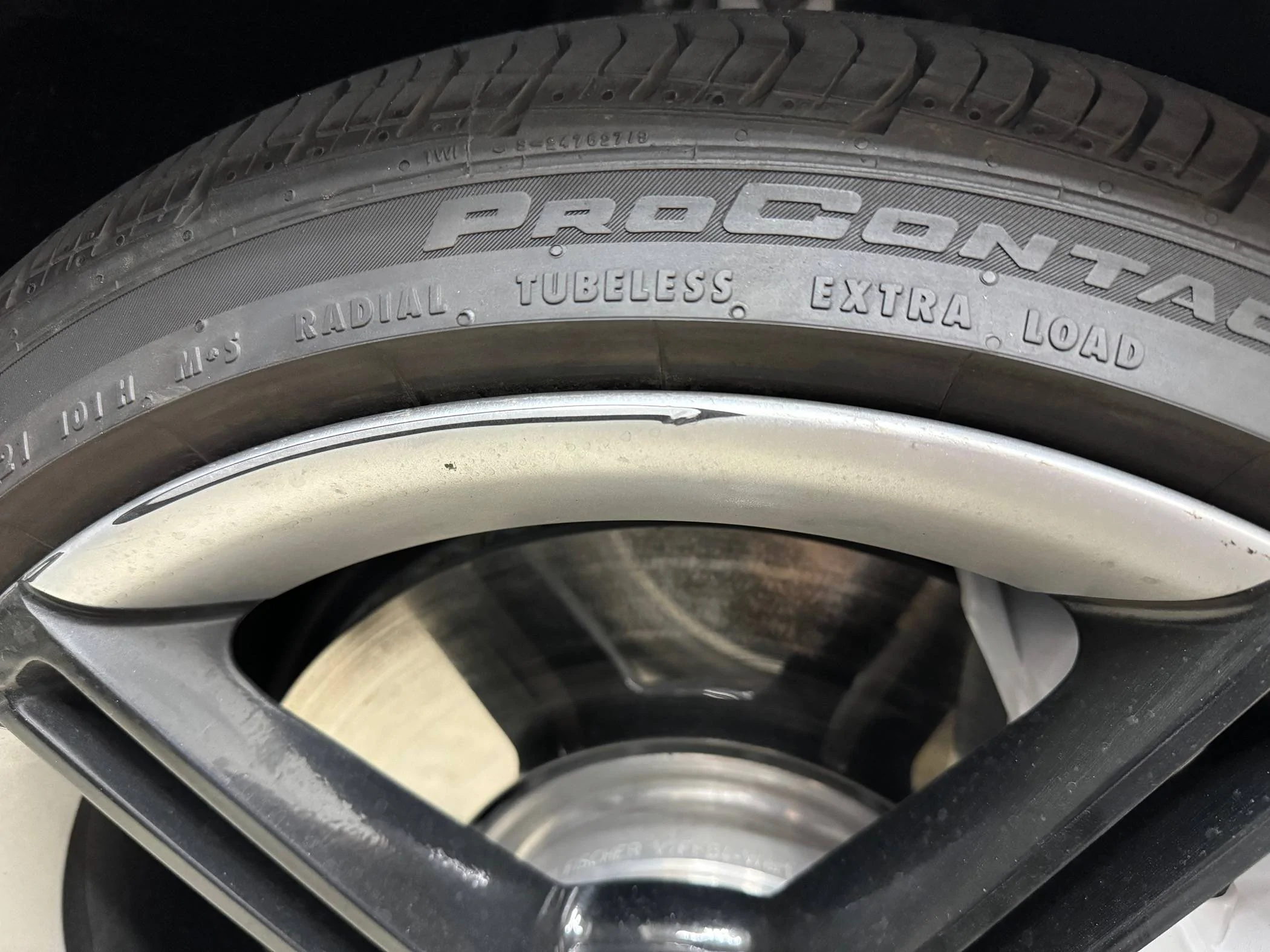 Porsche Taycan WTB 21" Mission E wheels +/- tires IMG_2399
