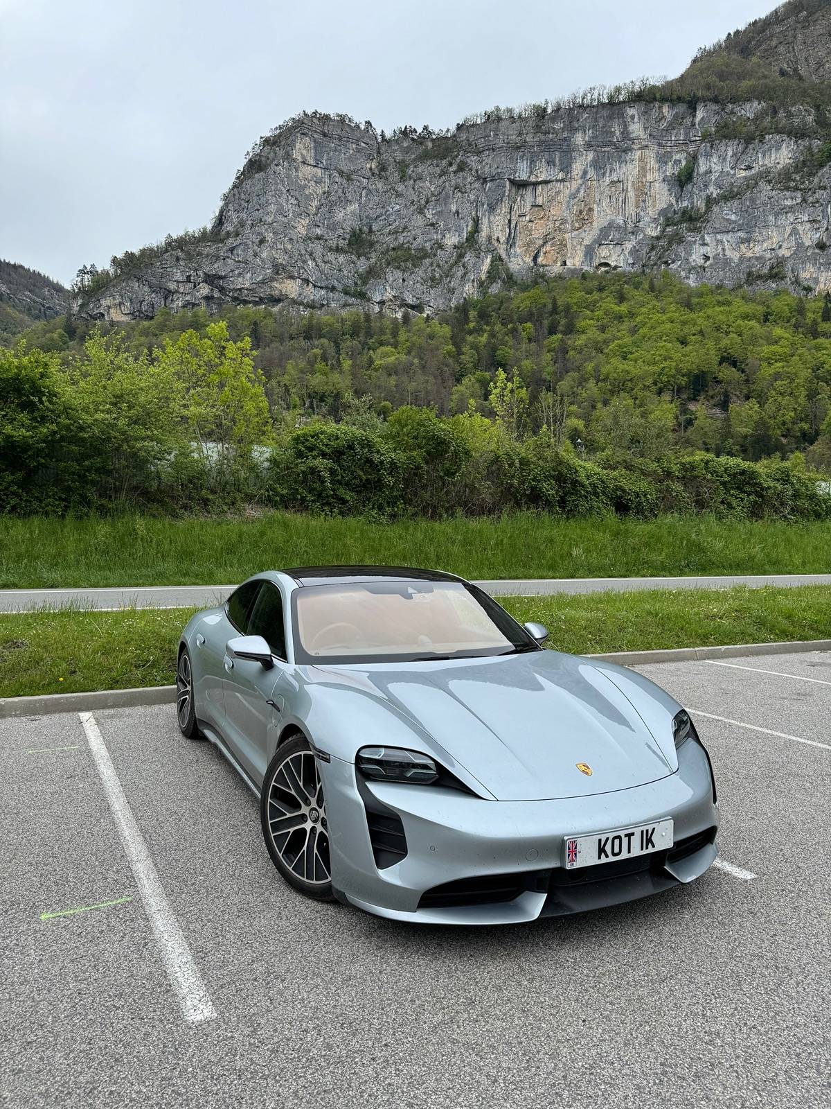 Porsche Taycan -4 and the heater kaput… wish me luck IMG_1032