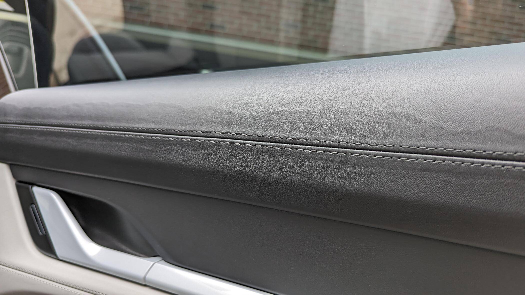 Porsche Taycan Odd pattern on the inside of doors? 1714351767943-in