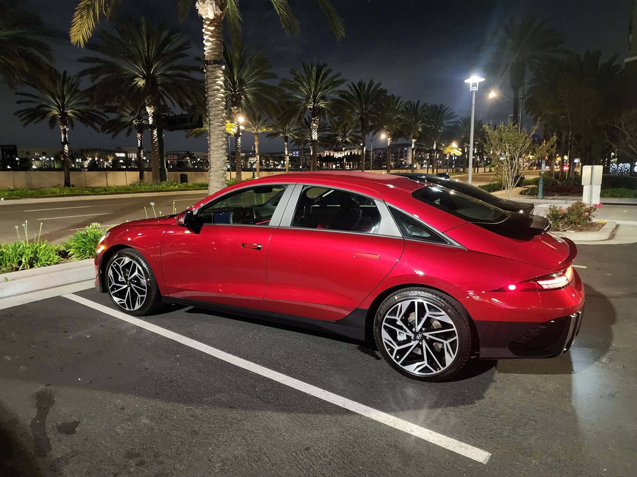 Porsche Taycan Taycan v Hyundai Ioniq 6 1000037396