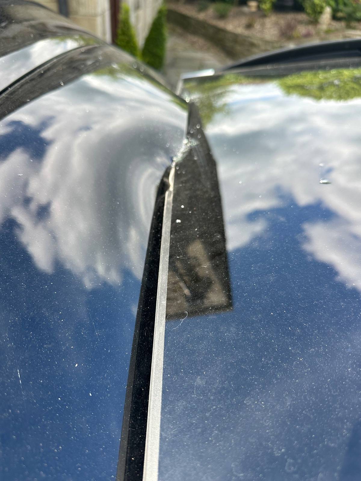 Porsche Taycan Turismo Tailgate Catches on roof when opening! IMG_1892