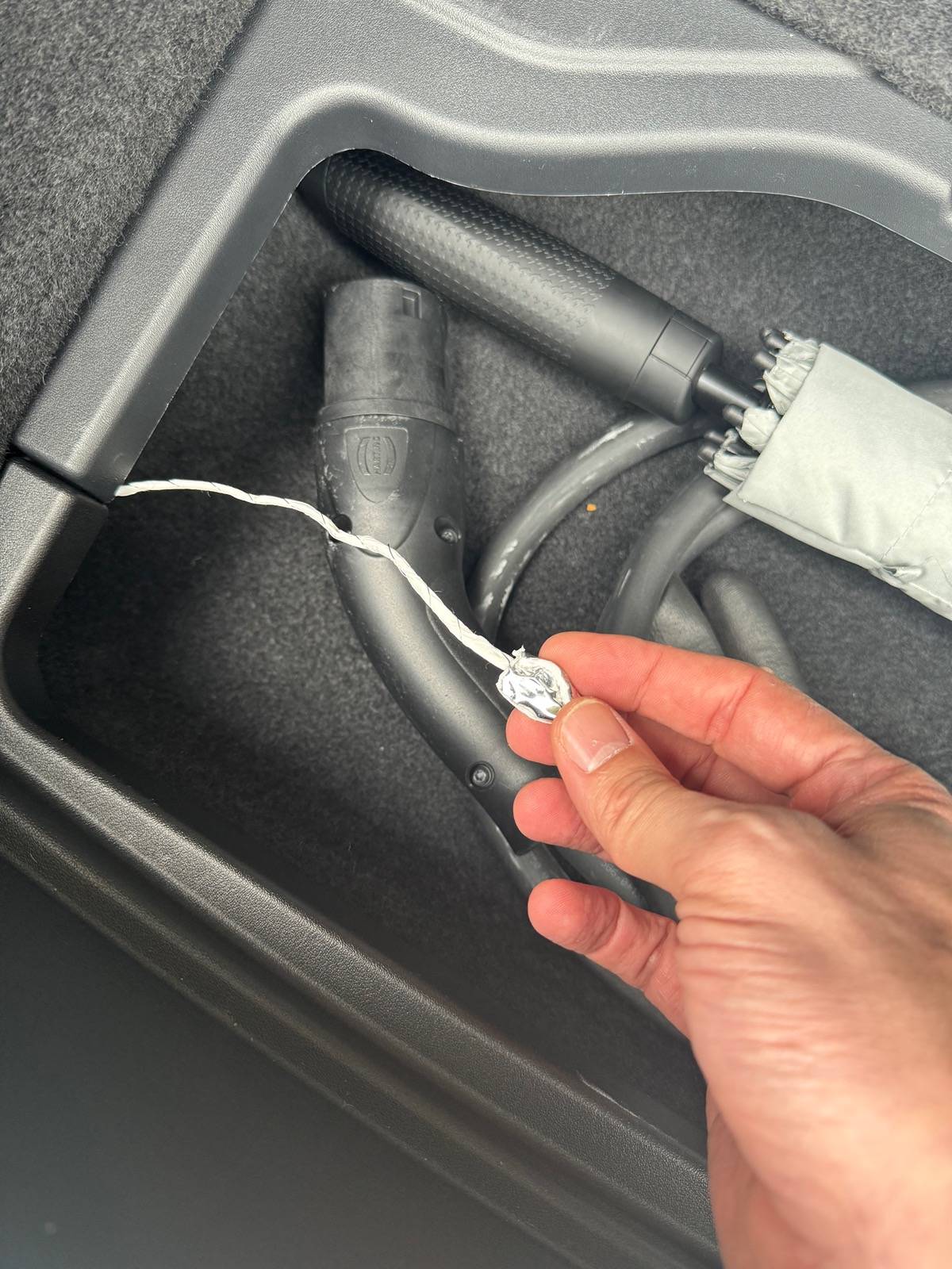 Porsche Taycan Strange "cable" in the trunk IMG_0189