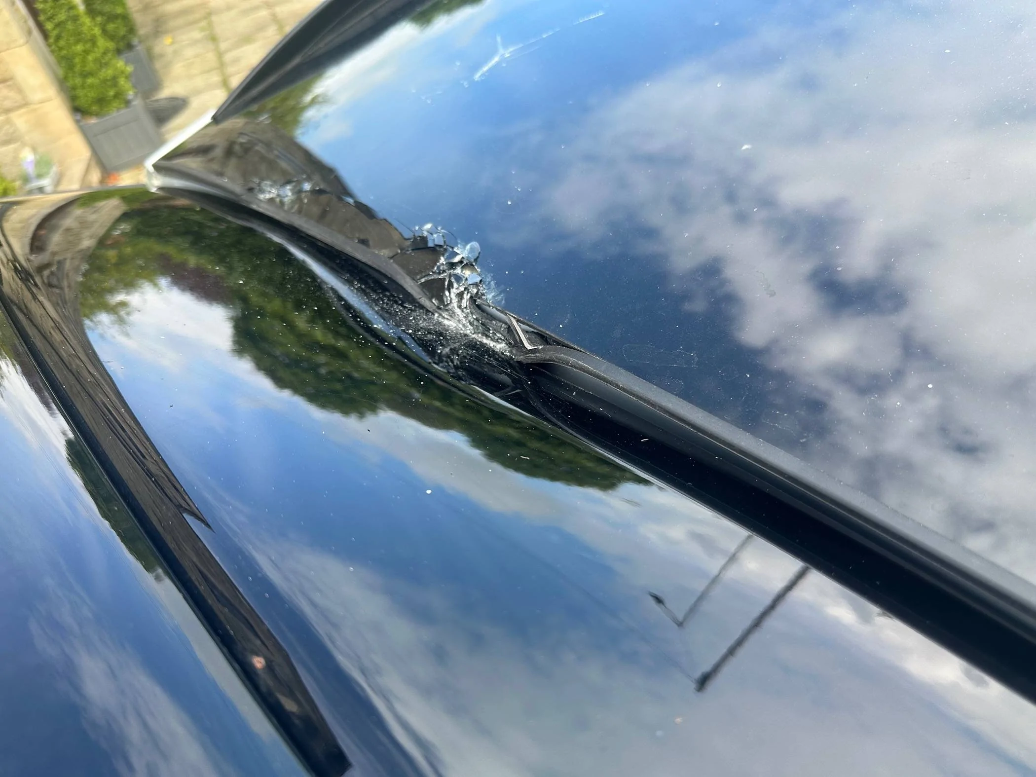 Porsche Taycan Turismo Tailgate Catches on roof when opening! IMG_1956