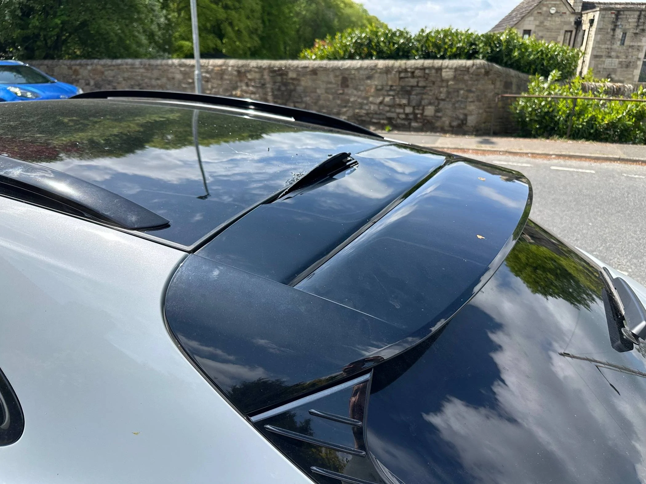 Porsche Taycan Turismo Tailgate Catches on roof when opening! IMG_1974