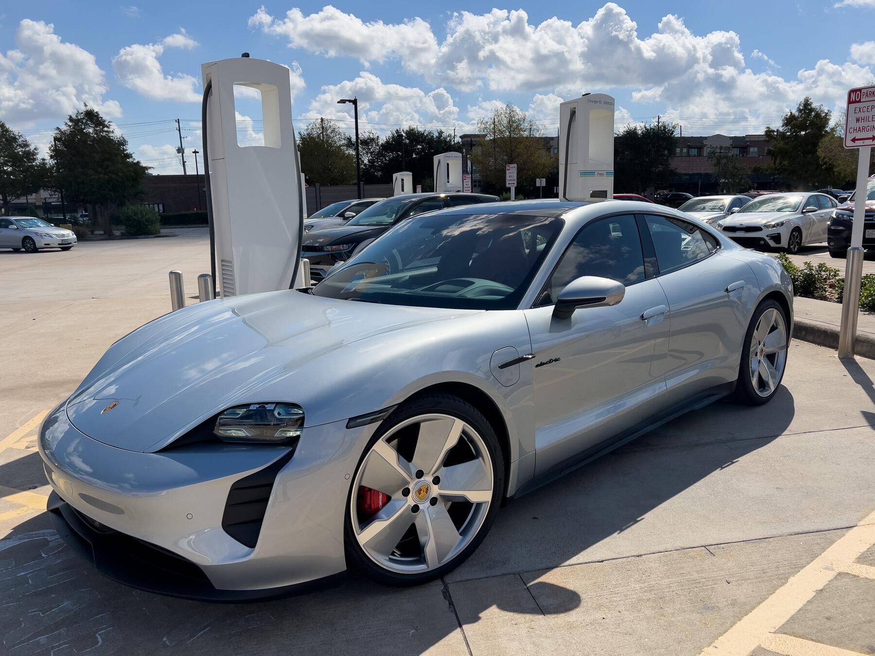 Porsche Taycan Ice grey or Dolomite? 1715140884245-d9