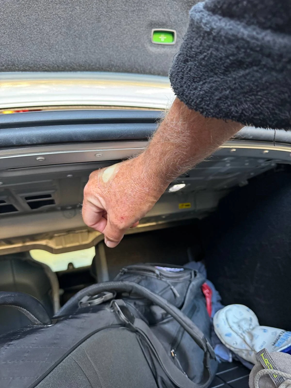 Porsche Taycan Trunk rivits cut my hands 1715443969394-3l