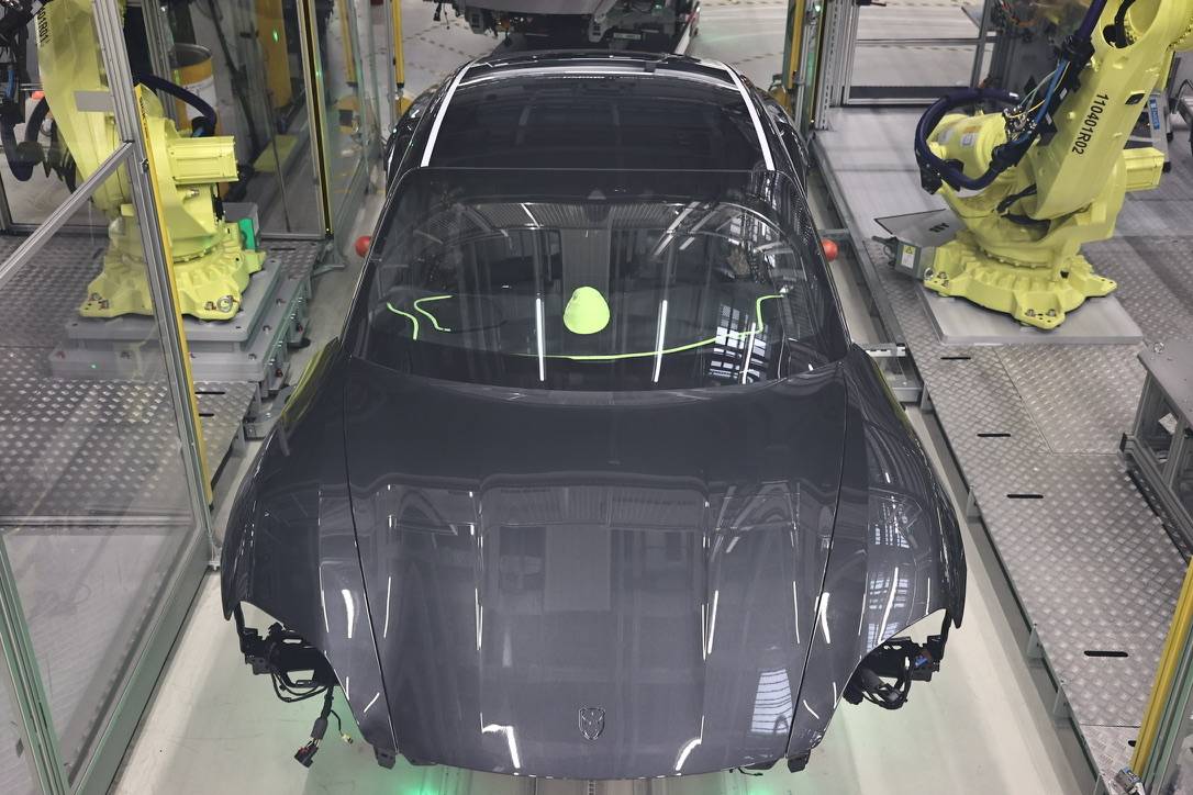 Porsche Taycan 2025 Gen2 orders 10C0AFD9-C4B7-472D-BB6C-25D2C21C27FC_1_105_c