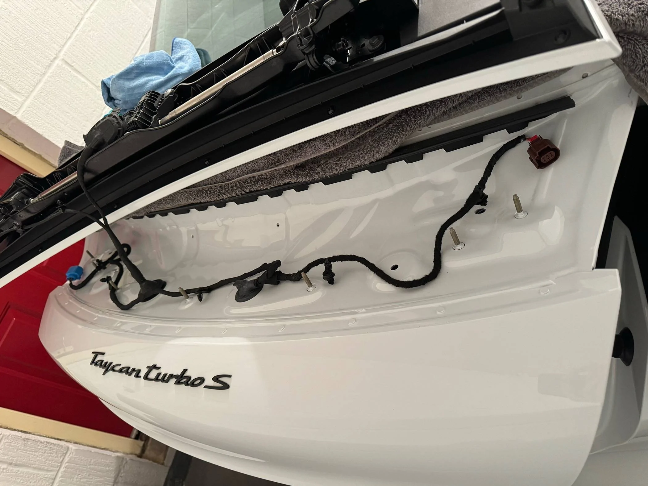 Porsche Taycan DIY Swapped my ‘standard’ rear light strip for Glacier Ice Blue IMG_1133