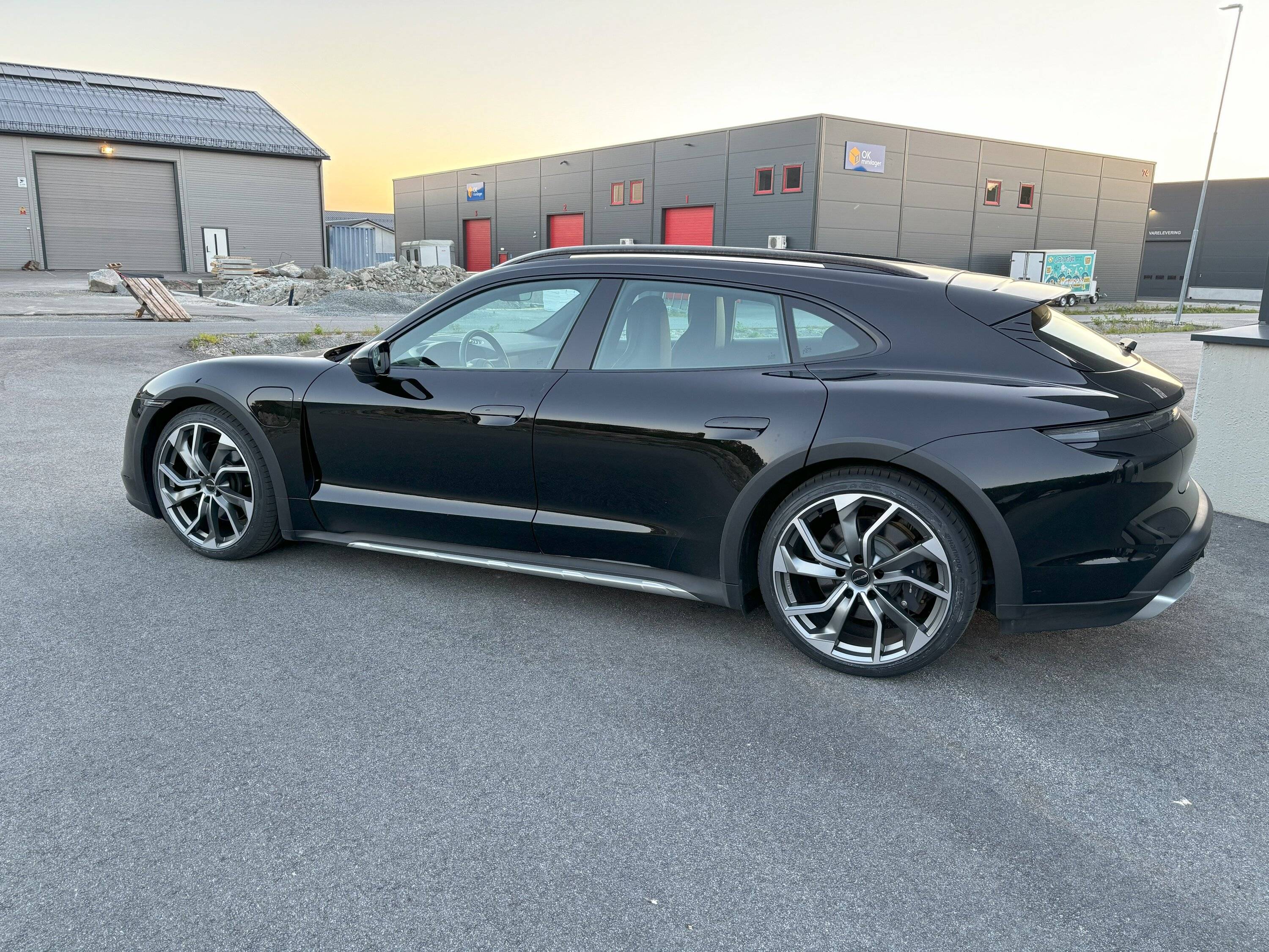 Porsche Taycan 21" GMP Rebel and Hankook iON evo tires: initial impressions CT_rear