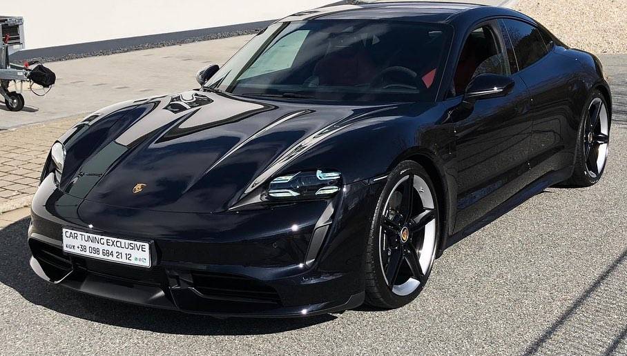 Porsche Taycan Which wheels/tires combo looks better? 1716647648853-3u