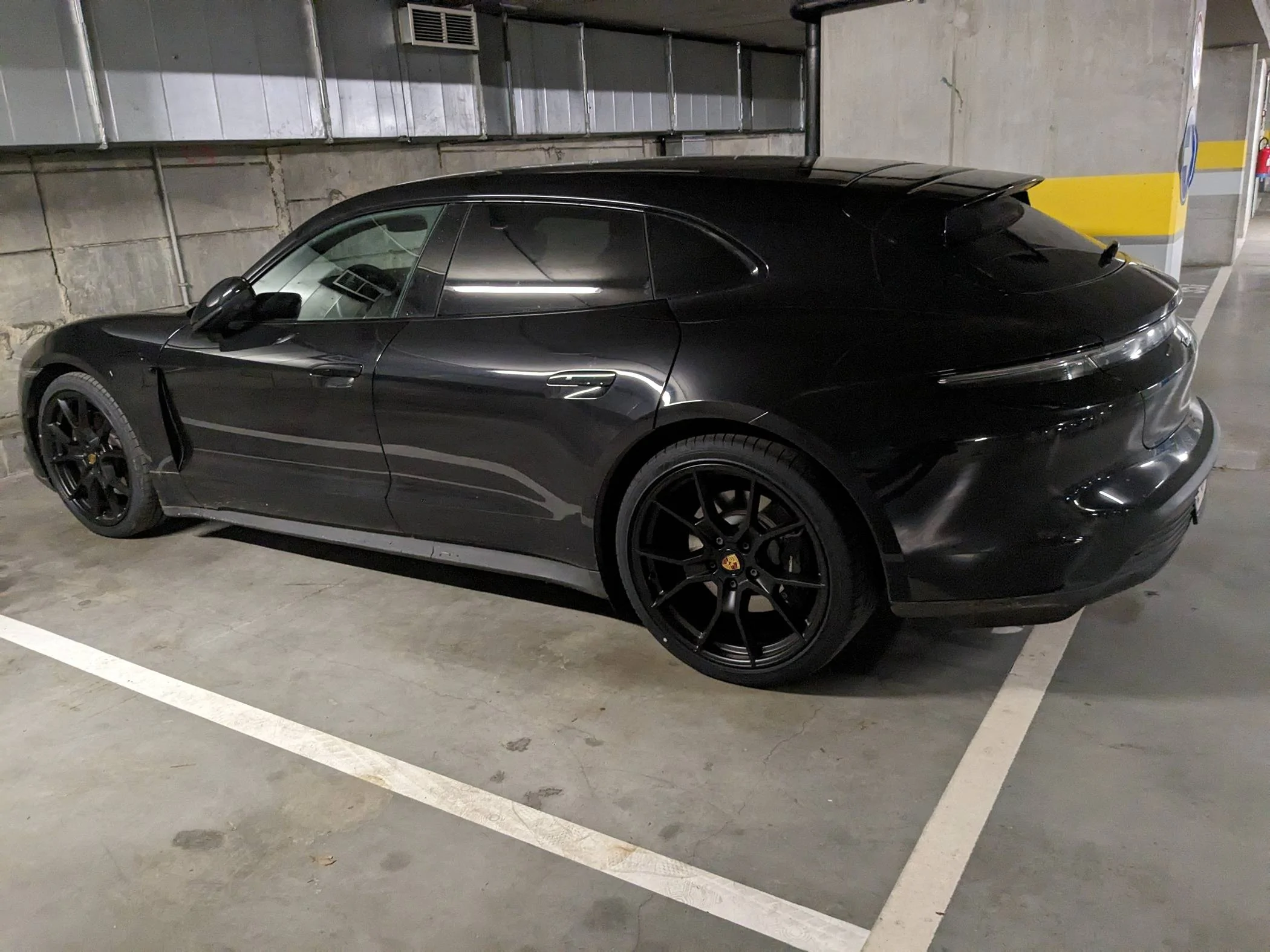 Porsche Taycan Which wheels/tires combo looks better? 1000087962