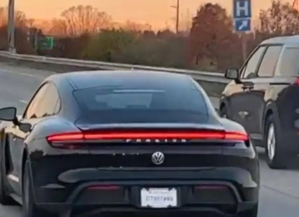 Porsche Taycan WTB: Taycan 4S Rear Badge/Model Designation 1717653862586-k2