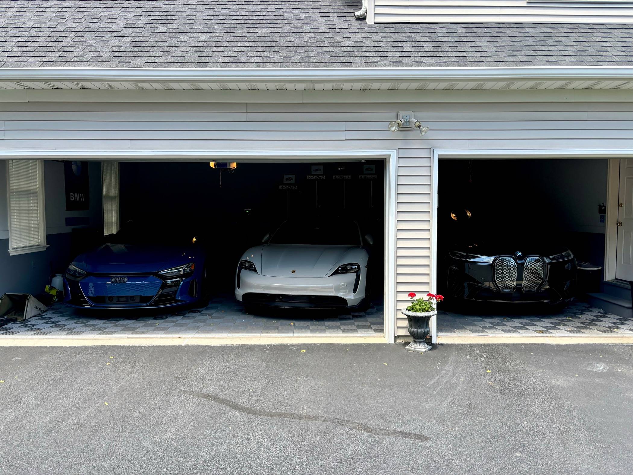 Porsche Taycan Members Say Hello Here! IMG_4647
