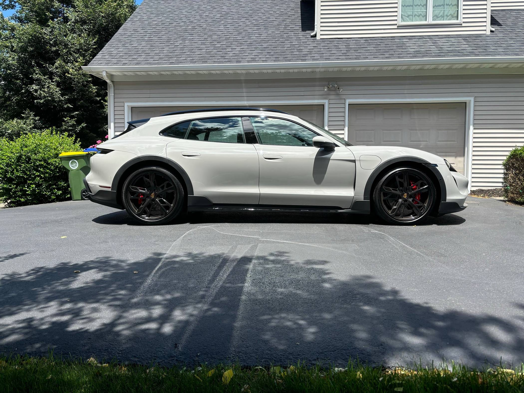 Porsche Taycan Members Say Hello Here! IMG_4641