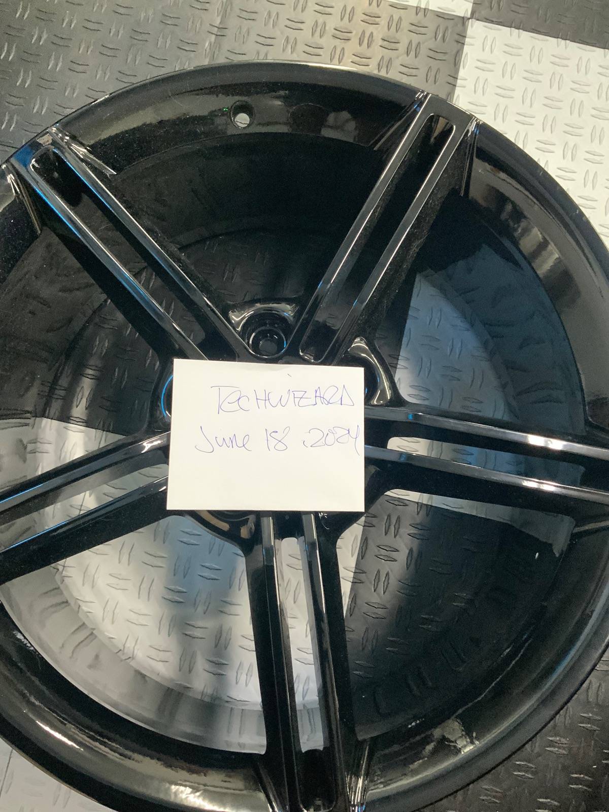 Porsche Taycan Taycan Mission E 21 inch x 9.5J front wheel (1) - Hi Gloss Black - Excellent Cond. IMG_1449