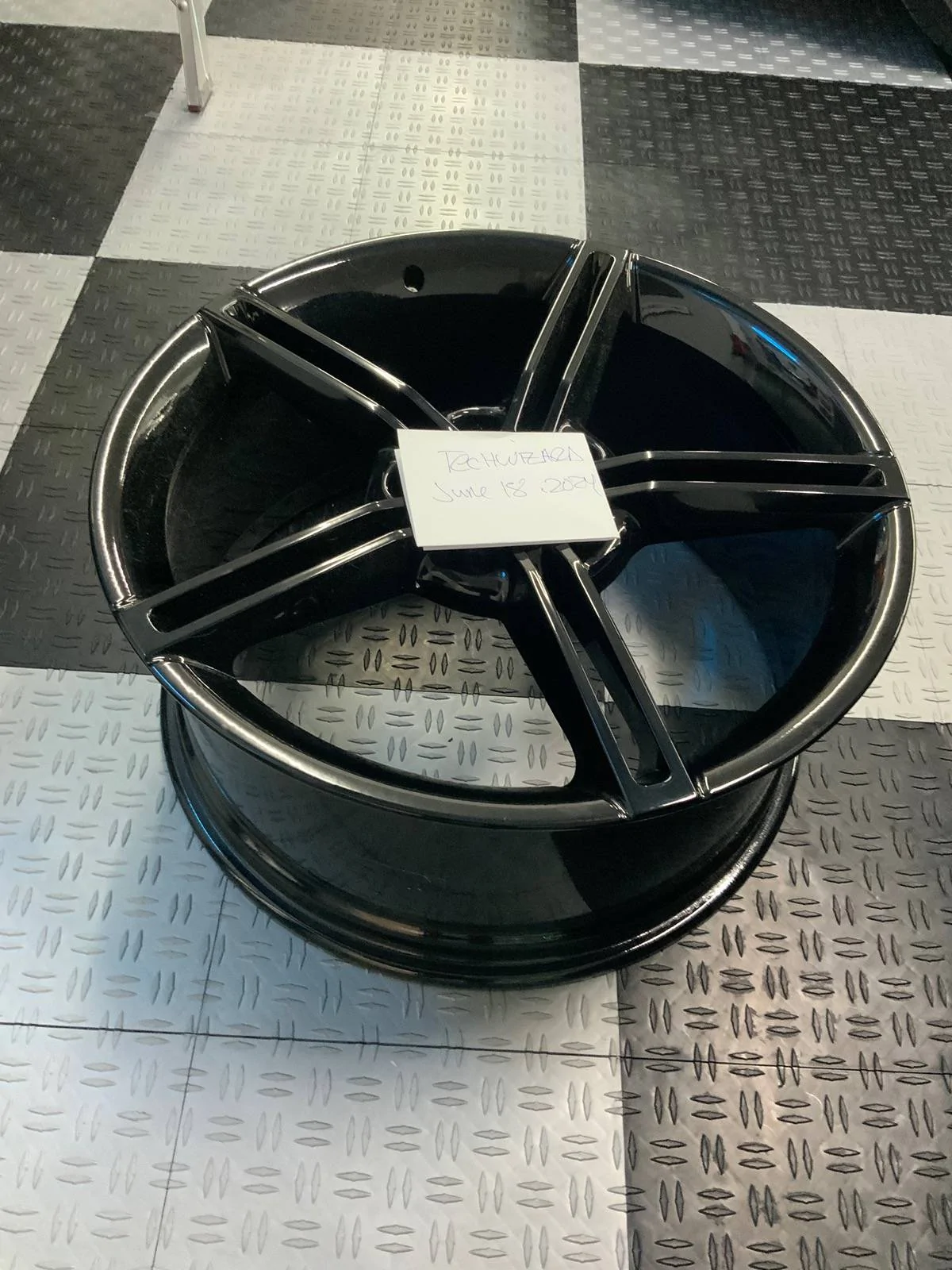 Porsche Taycan Taycan Mission E 21 inch x 9.5J front wheel (1) - Hi Gloss Black - Excellent Cond. IMG_1450