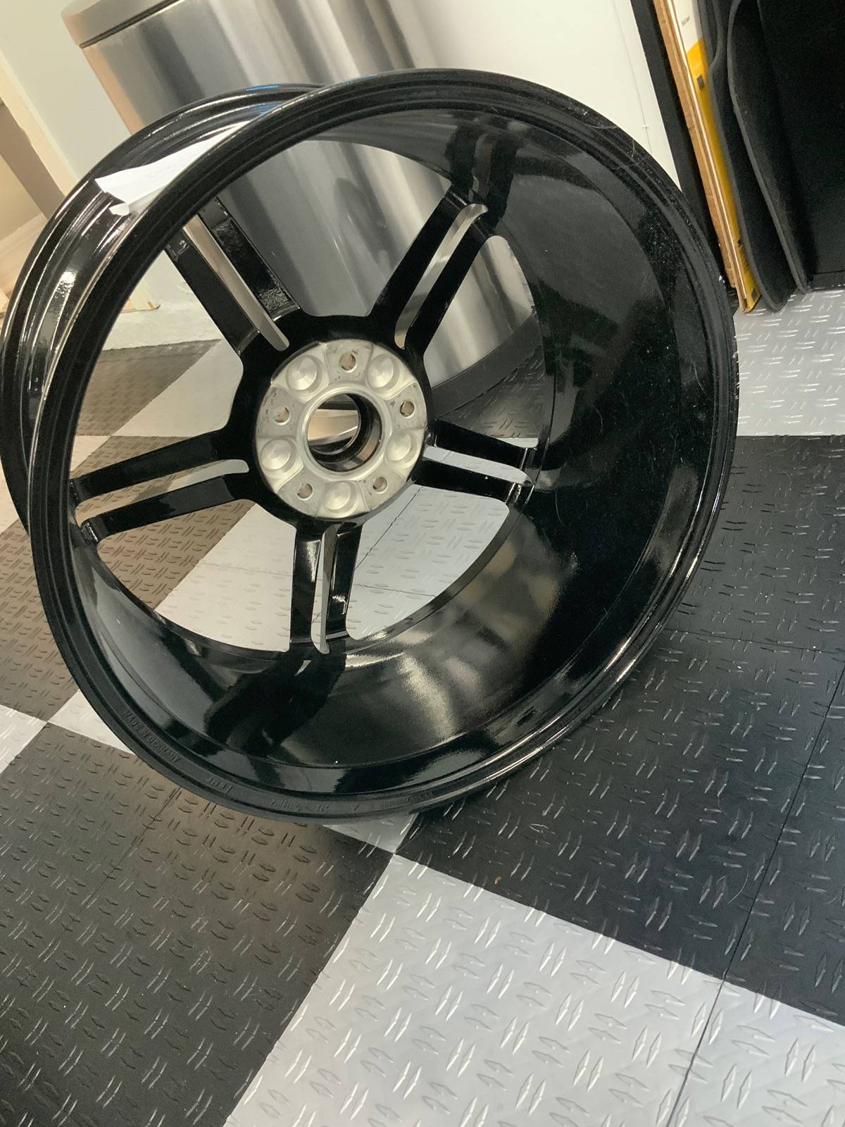 Porsche Taycan Taycan Mission E 21 inch x 9.5J front wheel (1) - Hi Gloss Black - Excellent Cond. IMG_1455