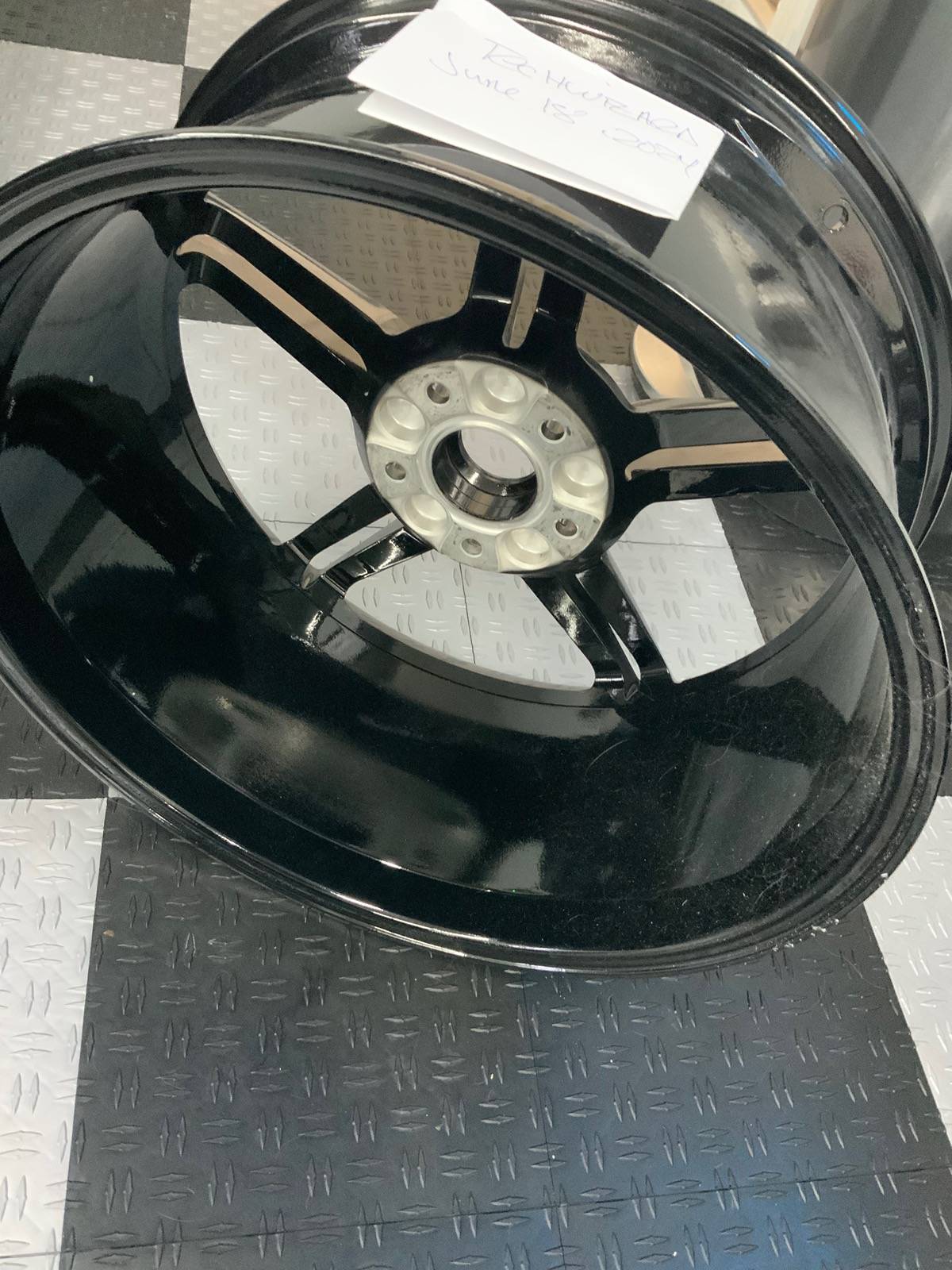 Porsche Taycan Taycan Mission E 21 inch x 9.5J front wheel (1) - Hi Gloss Black - Excellent Cond. IMG_1454