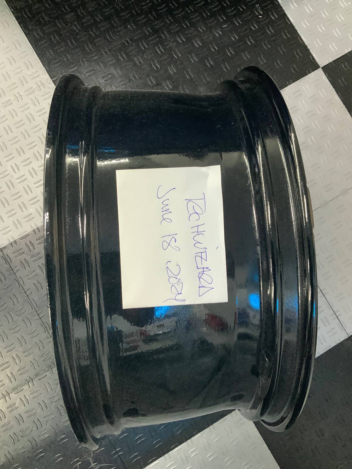 Porsche Taycan Taycan Mission E 21 inch x 9.5J front wheel (1) - Hi Gloss Black - Excellent Cond. IMG_1453