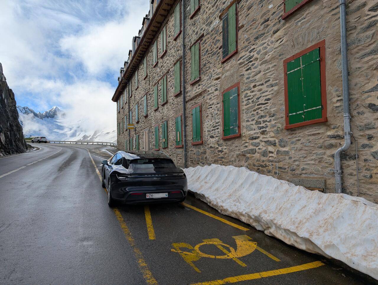 Porsche Taycan Swiss Taycan owners 1719050428481-cw