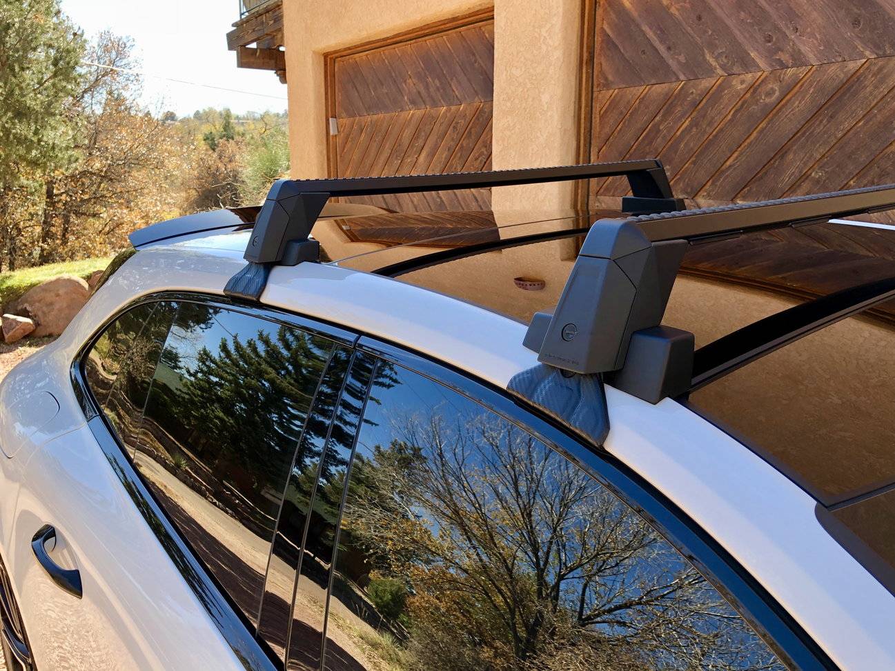 Porsche Taycan Thule clamp style roof bars tput_26db_e014ed998c7aa4097ac1ca7abed7445317ff3f67