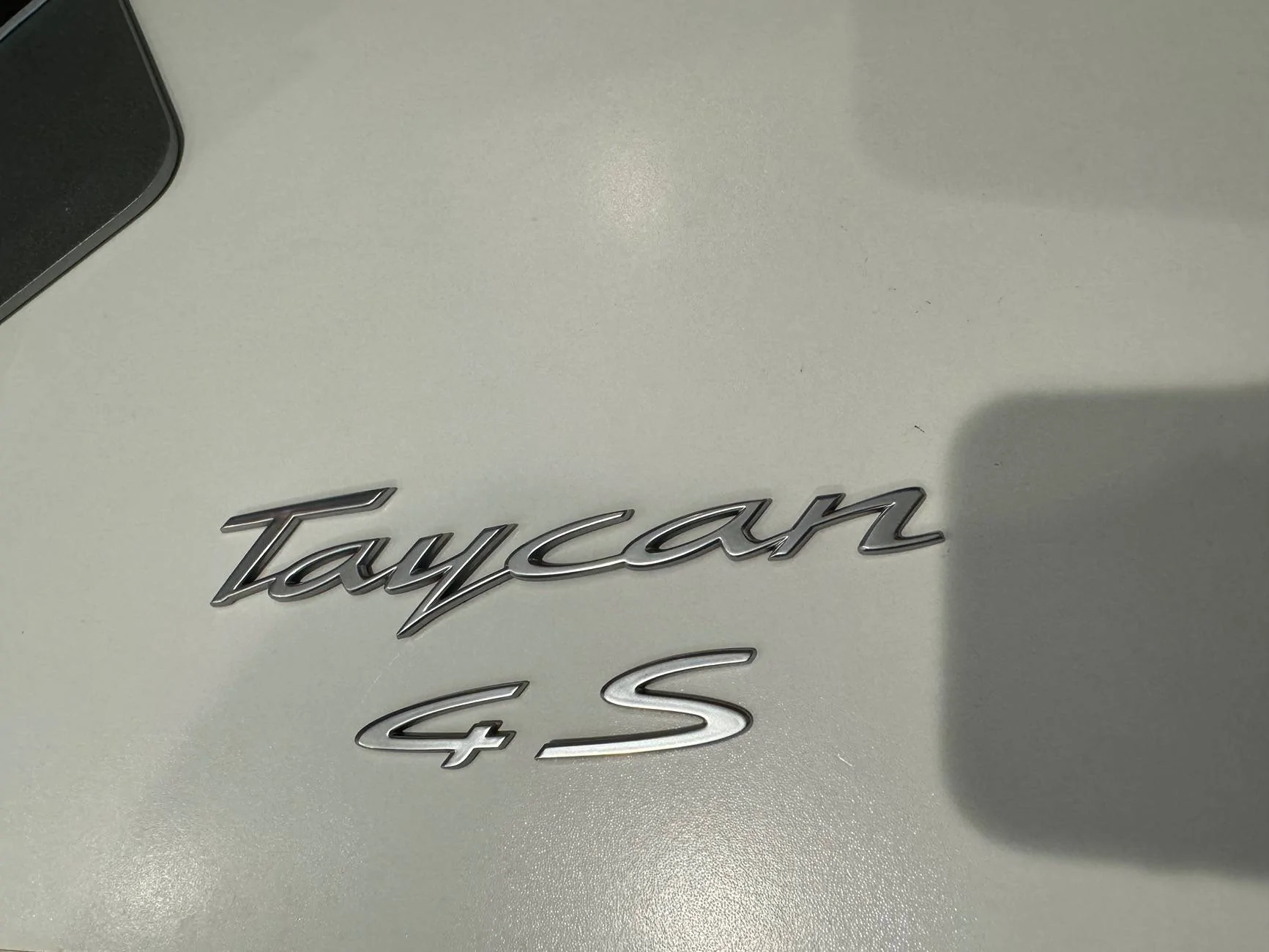 Porsche Taycan "Taycan 4S" Emblem IMG_1525