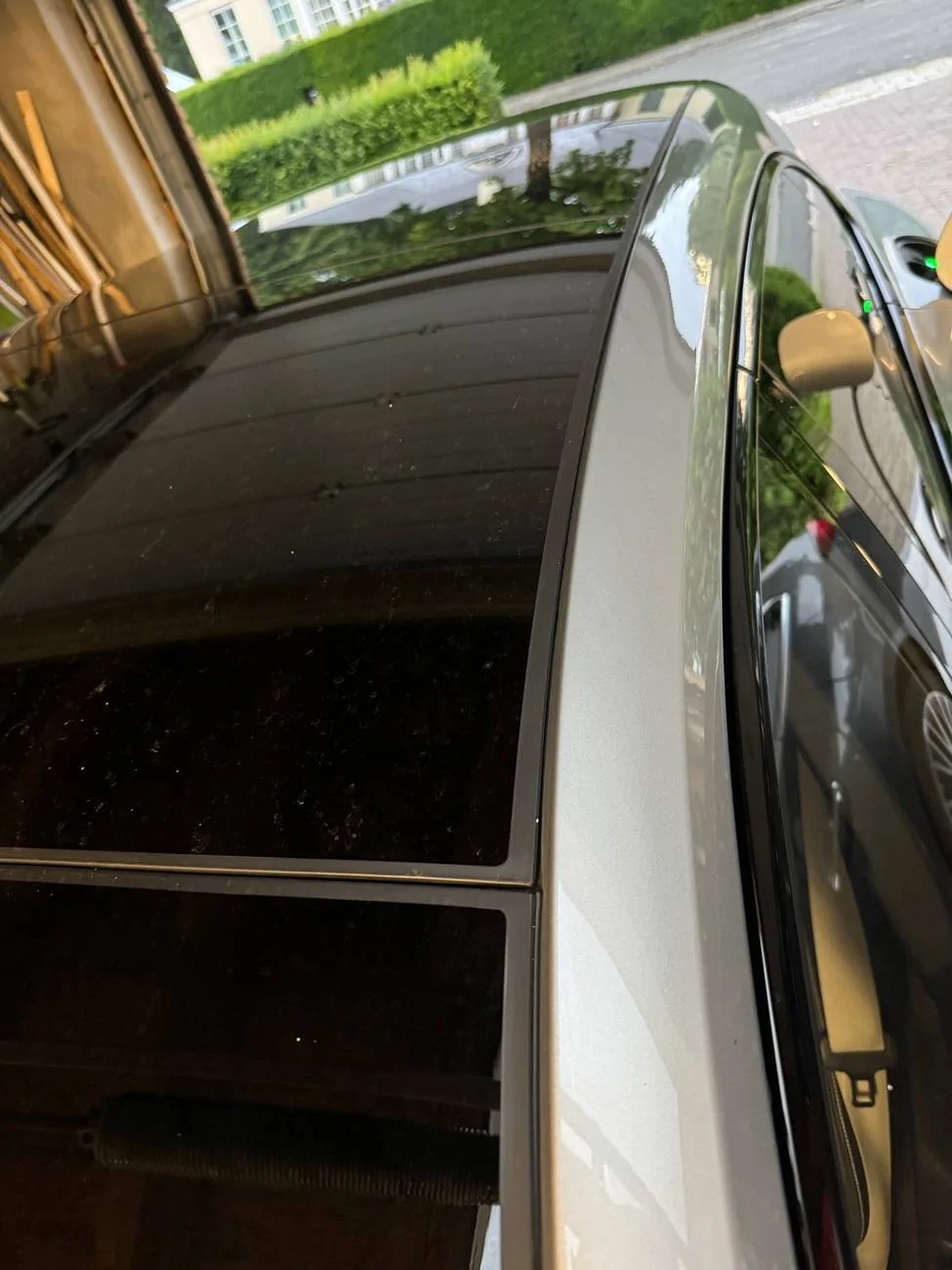 Porsche Taycan Thule clamp style roof bars IMG_1704