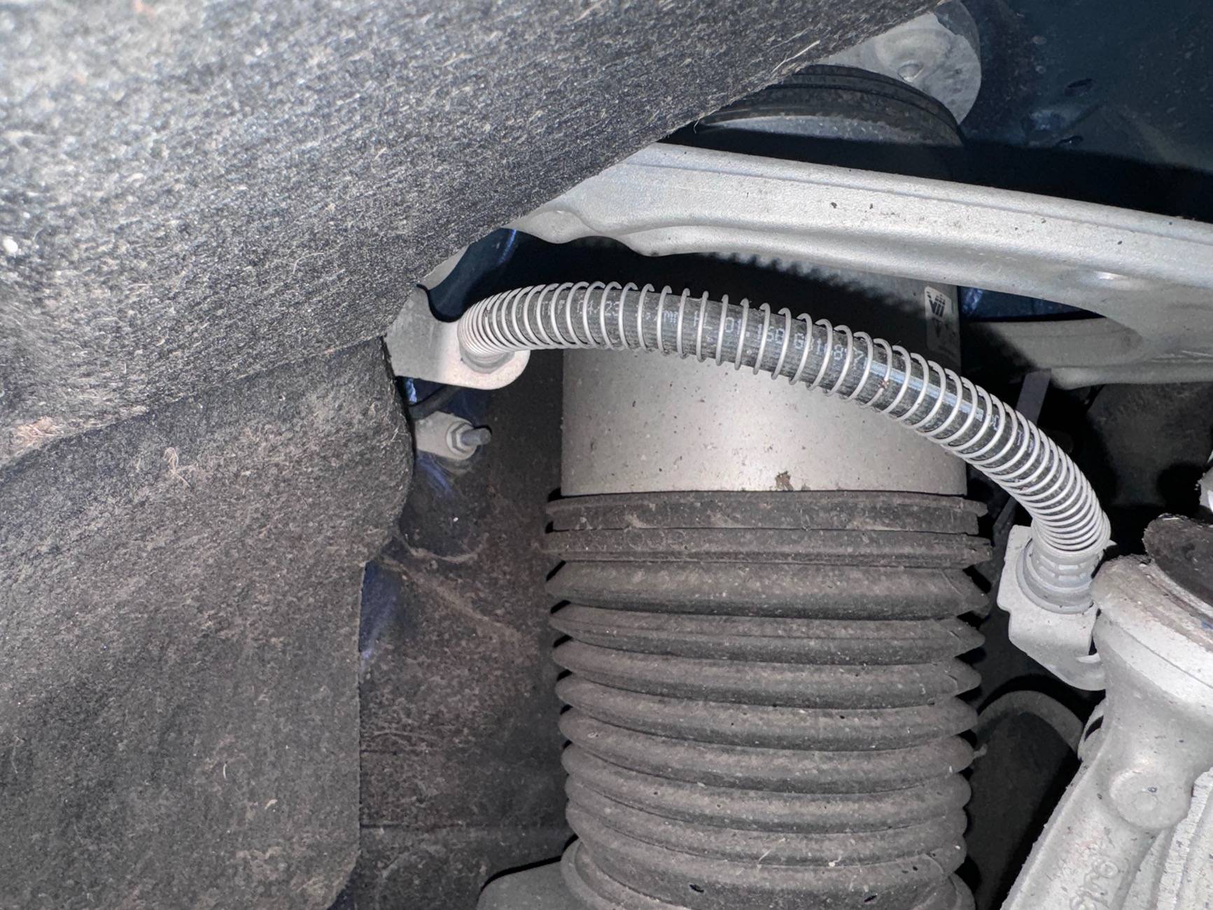 Porsche Taycan Recall - Front Brake Hoses Can Crack and Leak Fluid (ARB0) - June 19, 2024 -- [2020-2025 Taycan] IMG_0497