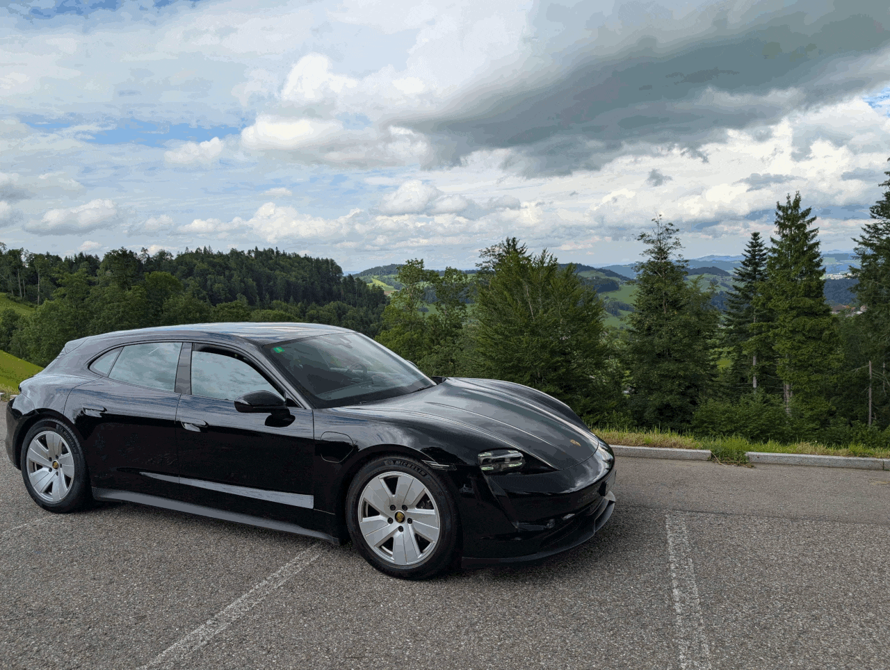 Porsche Taycan Stock 19 Wheels ... ugly but ! Porsche_Taycan_AeroRepaintSimu