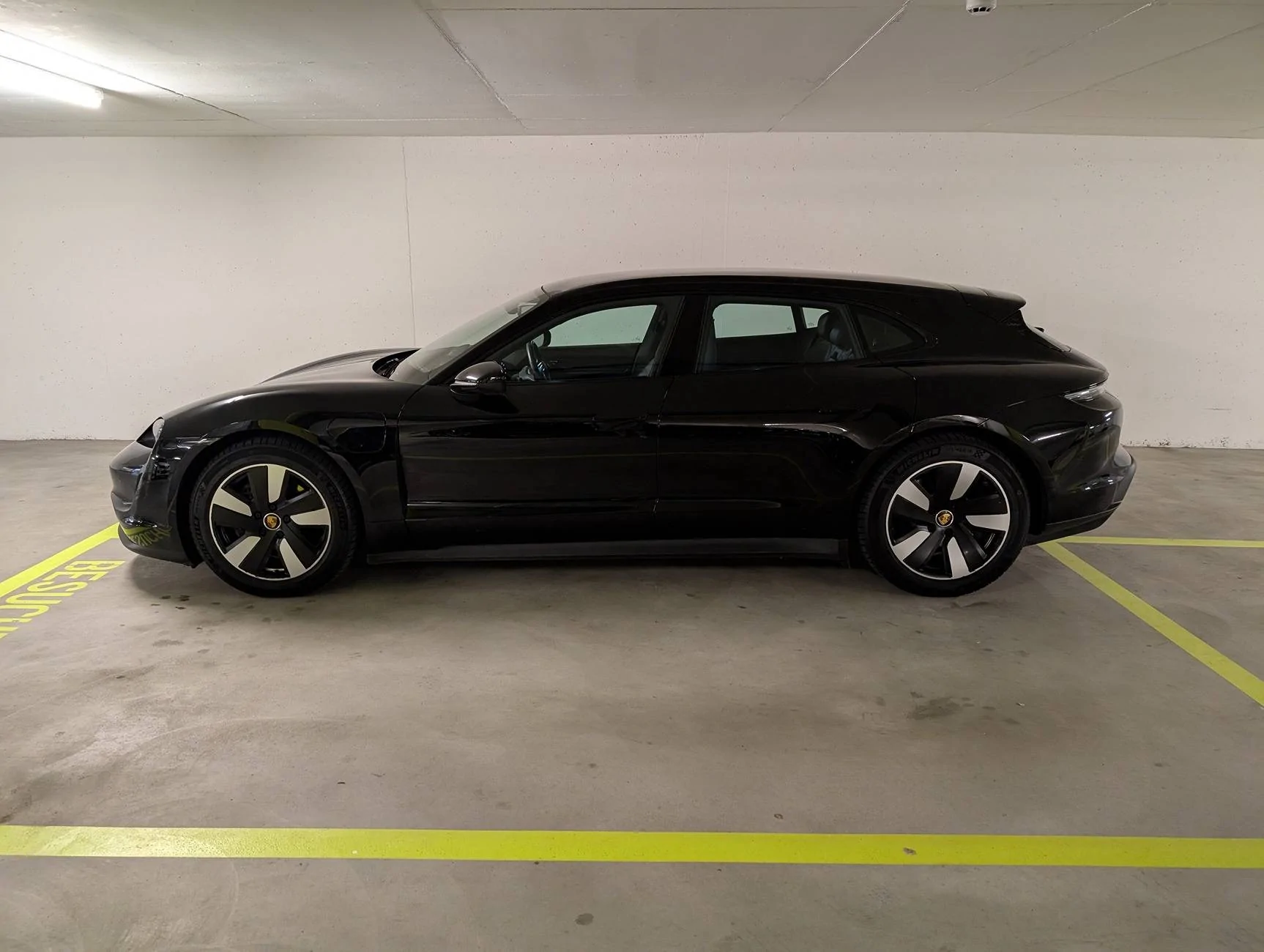 Porsche Taycan Stock 19 Wheels ... ugly but ! PXL_20240706_122633816